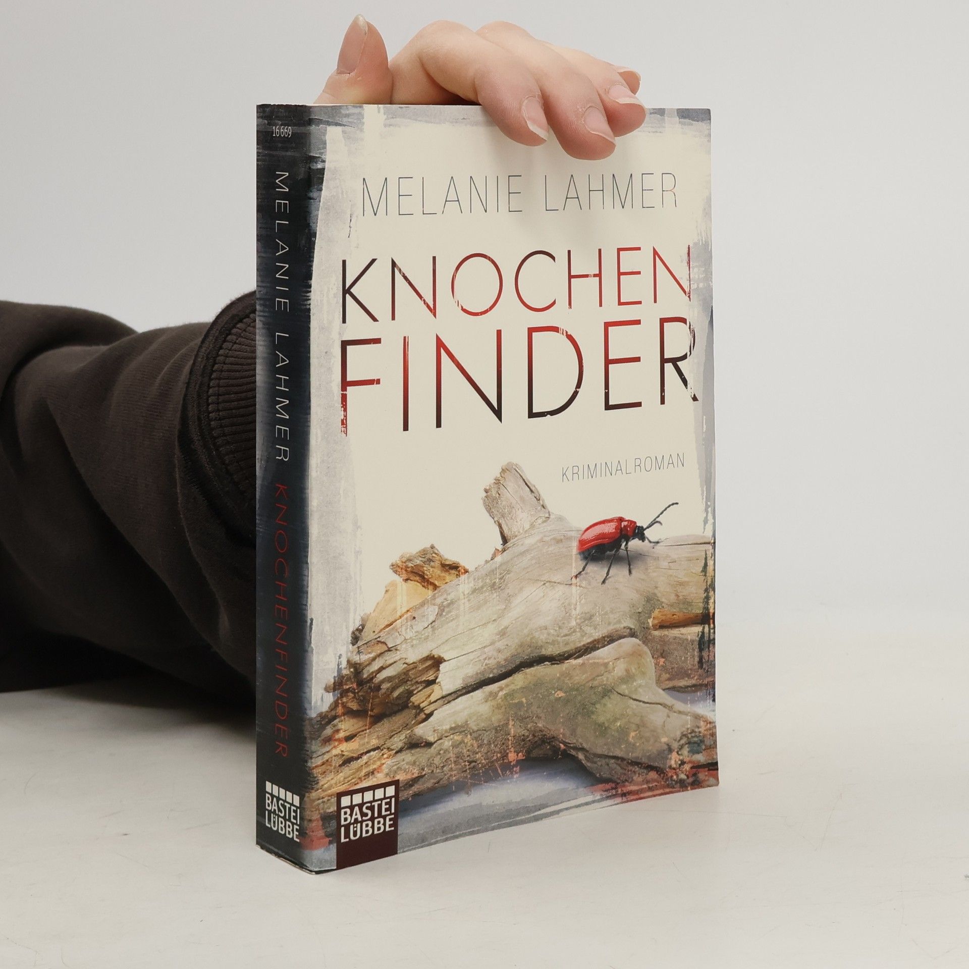 Melanie Lahmer Knochenfinder