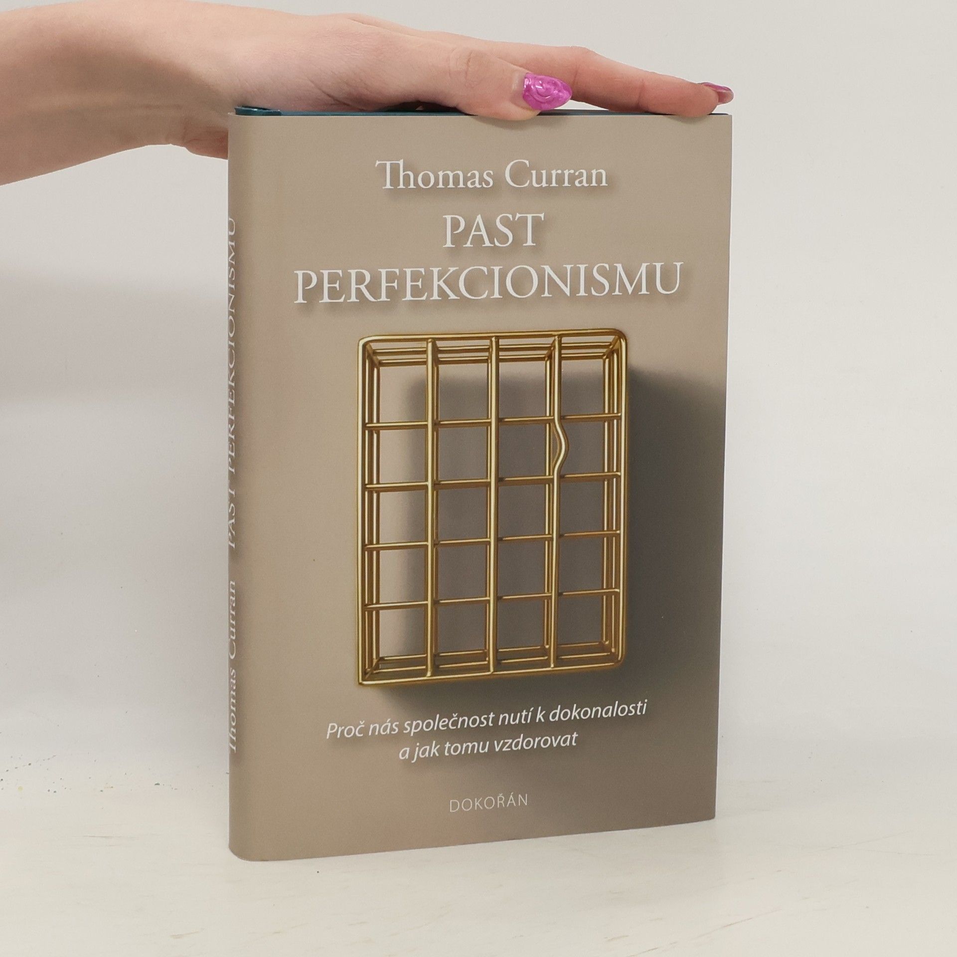 Thomas Curran Past perfekcionismu: Proč nás společnost nutí k dokonalosti a jak tomu vzdorovat