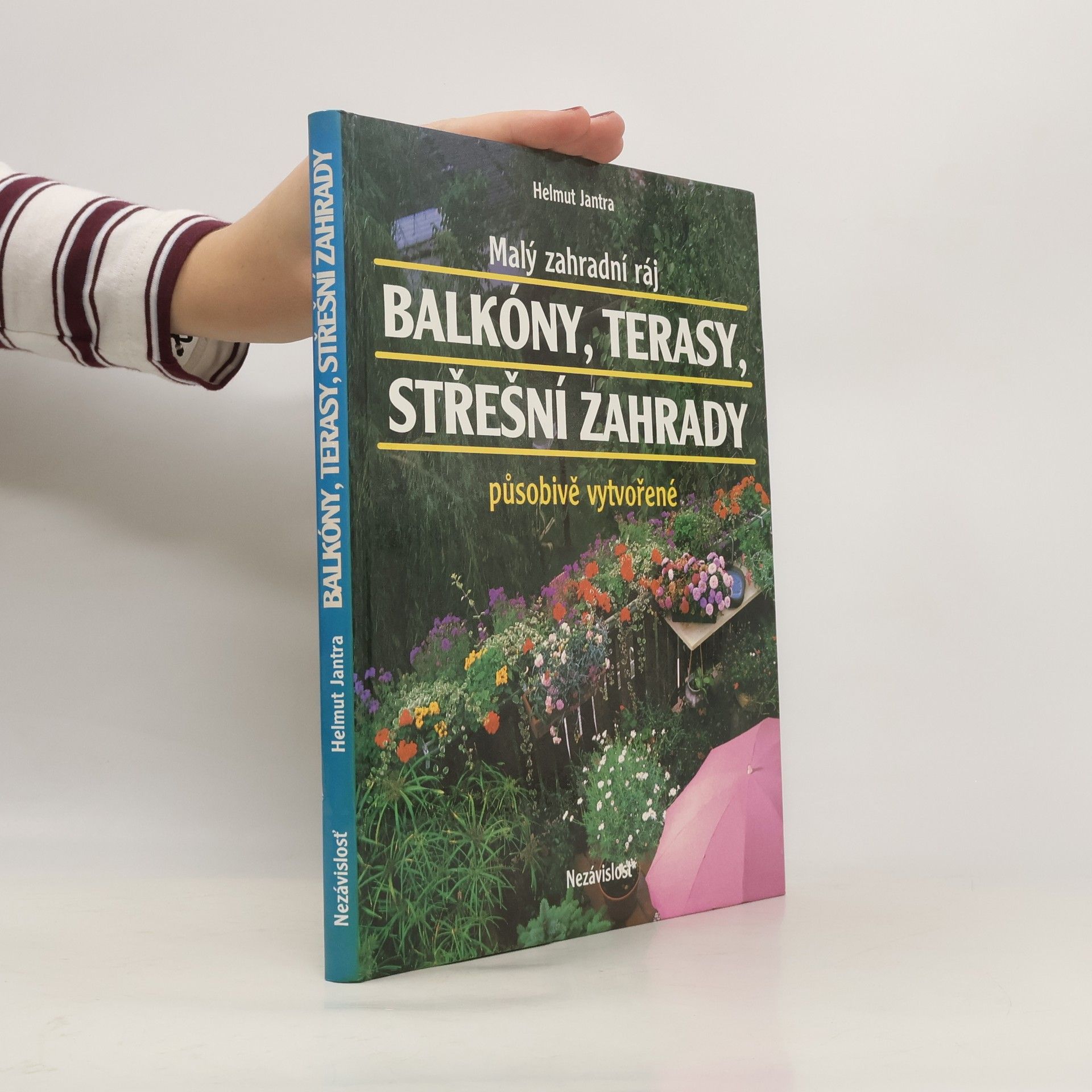 Malý zahradní ráj. Balkóny, terasy, střešní zahrady působivě vytvořené