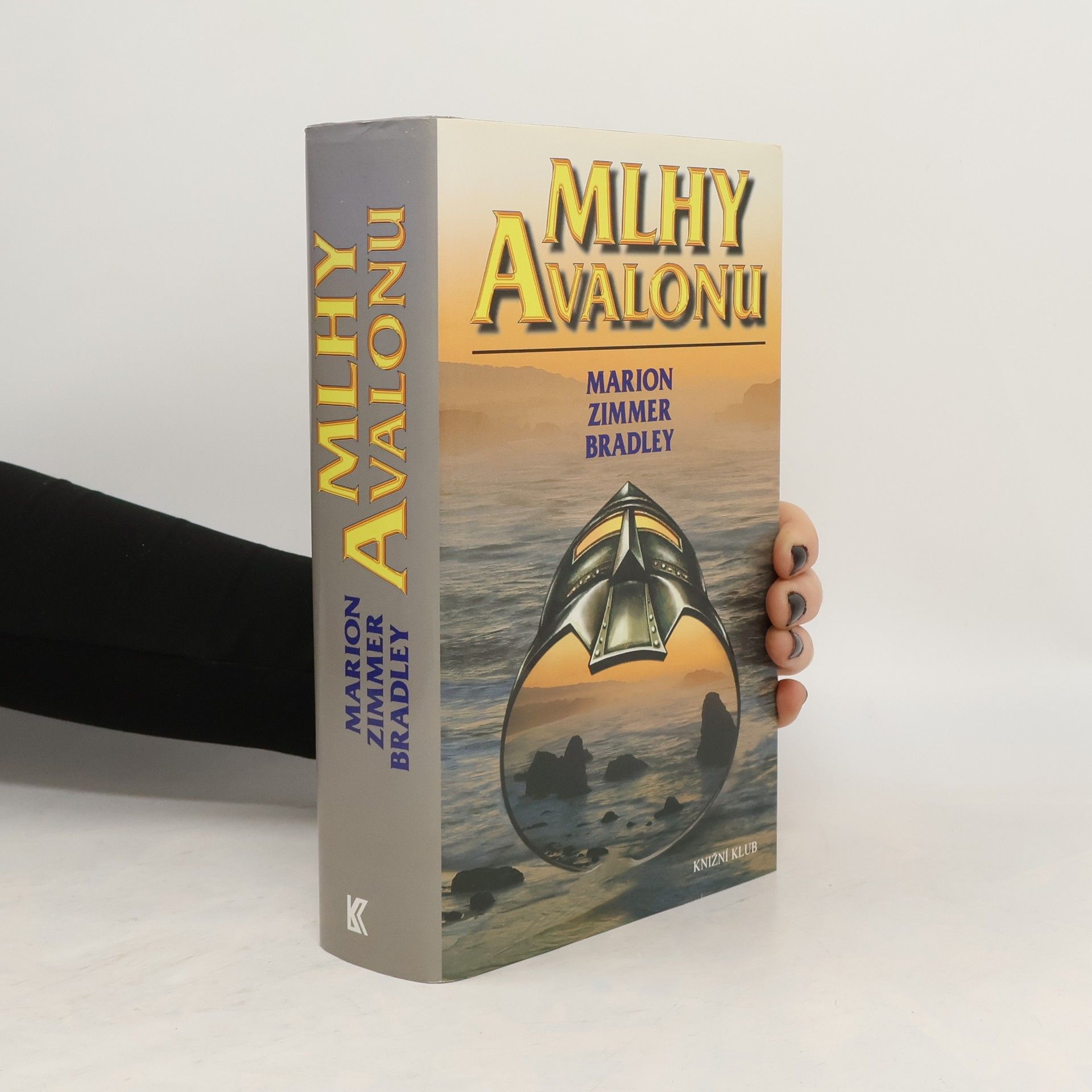 Marion Zimmer Bradley Mlhy Avalonu