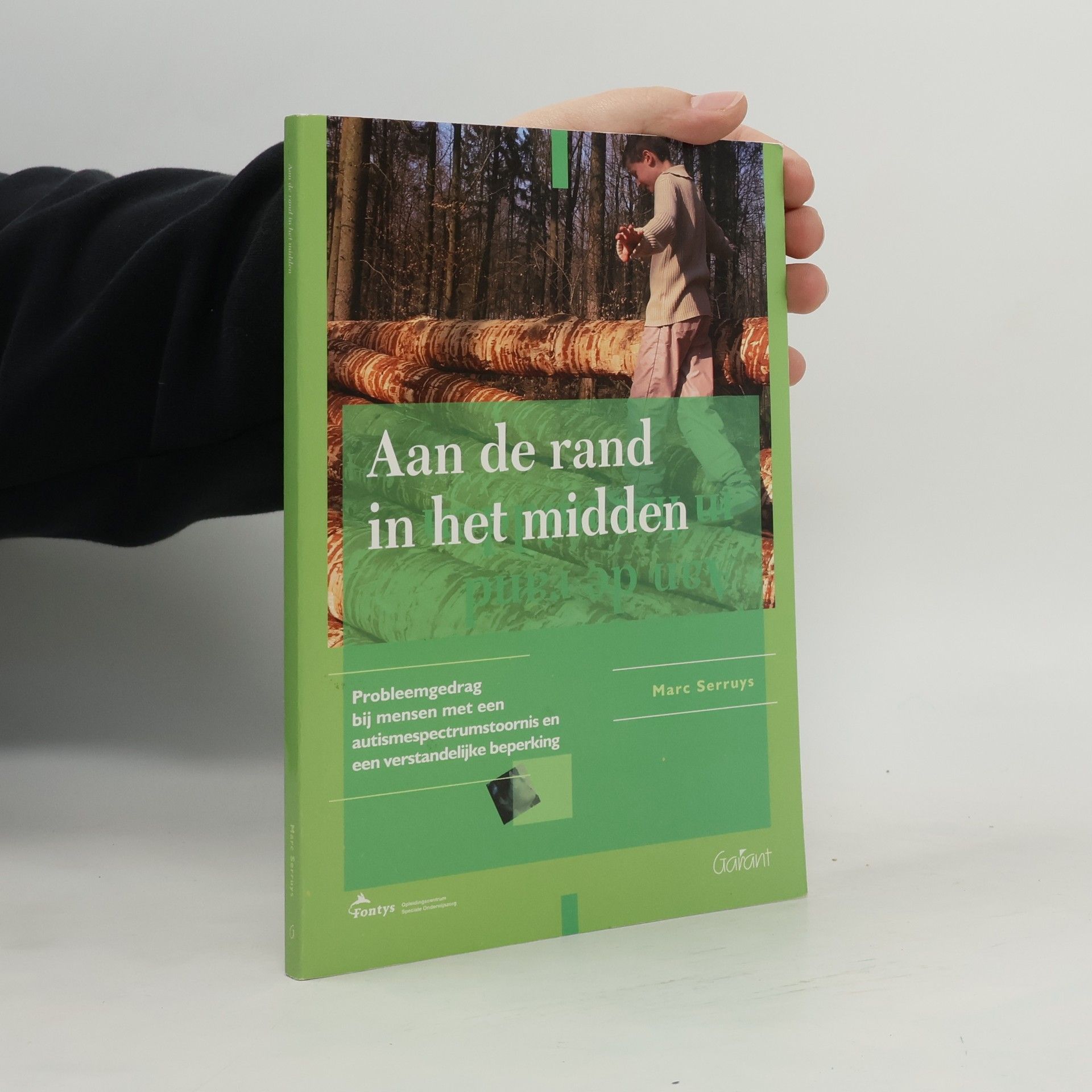 Marc Serruys Fontys OSO-reeks - 17: Aan de rand in het midden