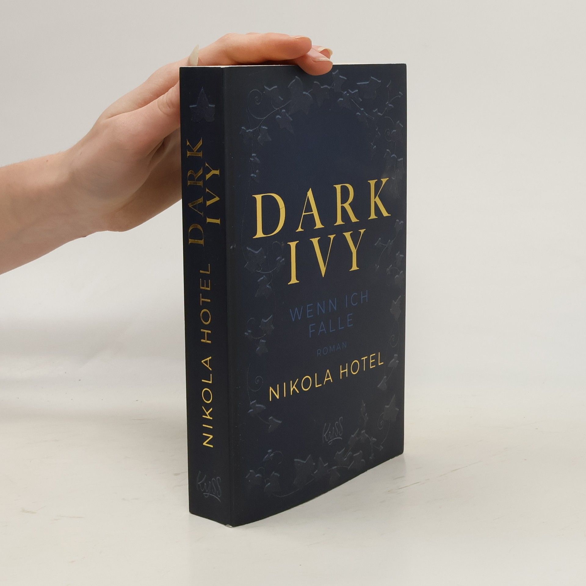 Nikola Hotel Dark Ivy - Wenn ich falle