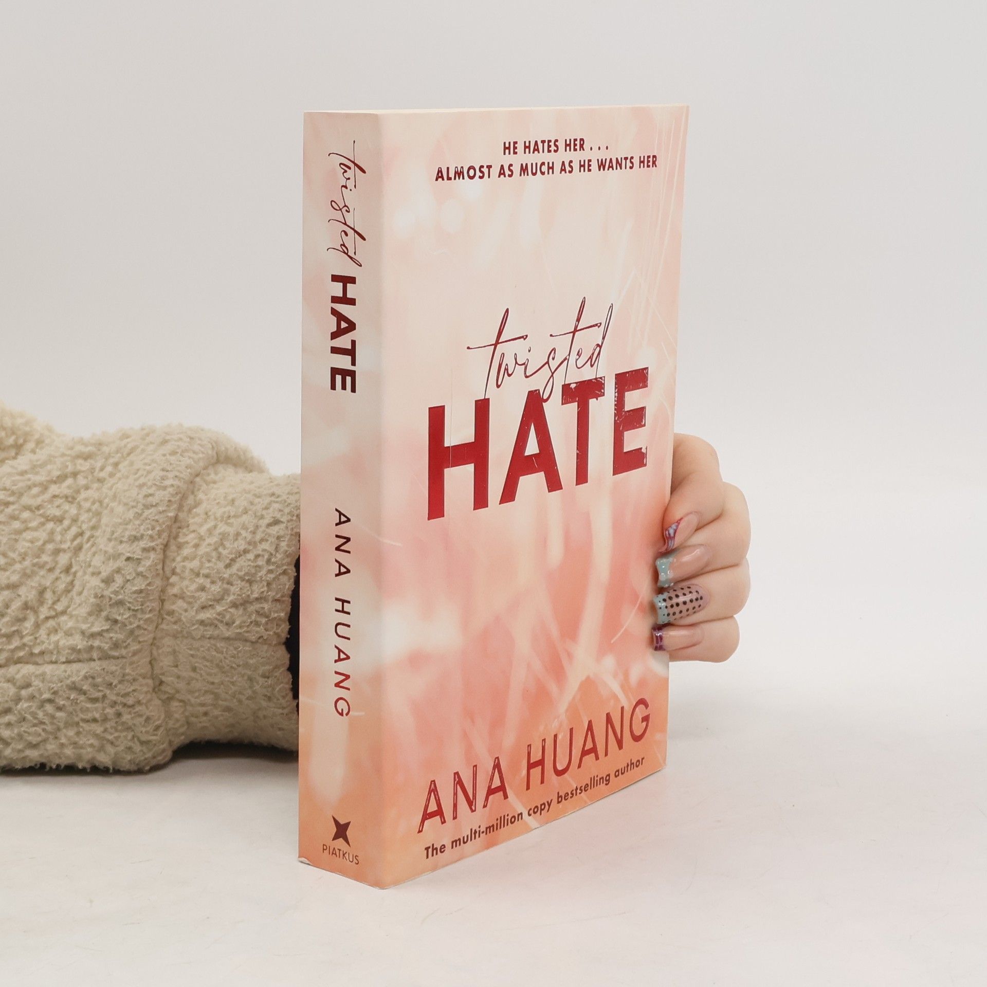 Ana Huang Twisted hate. Twisted book three