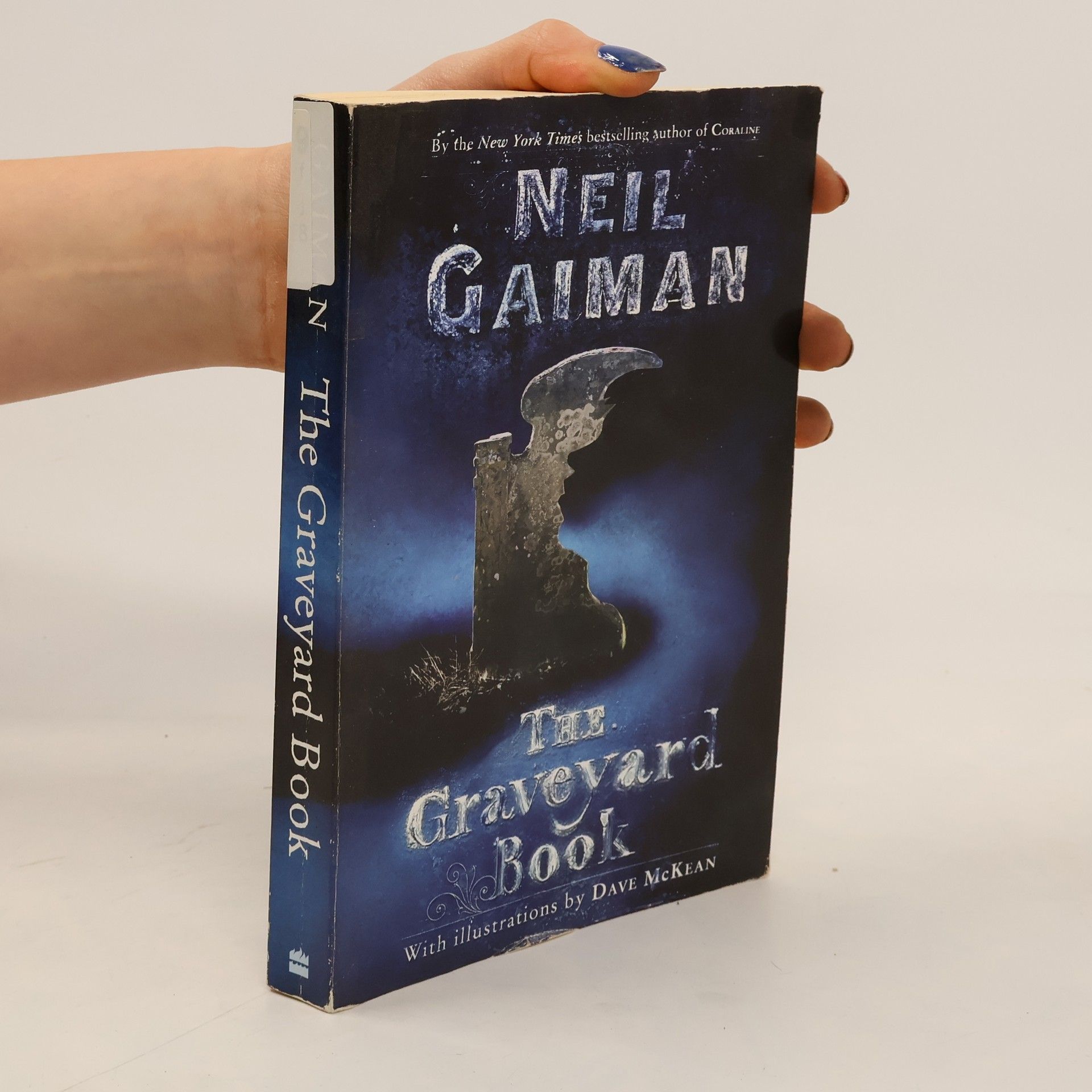 Neil Gaiman The graveyard book