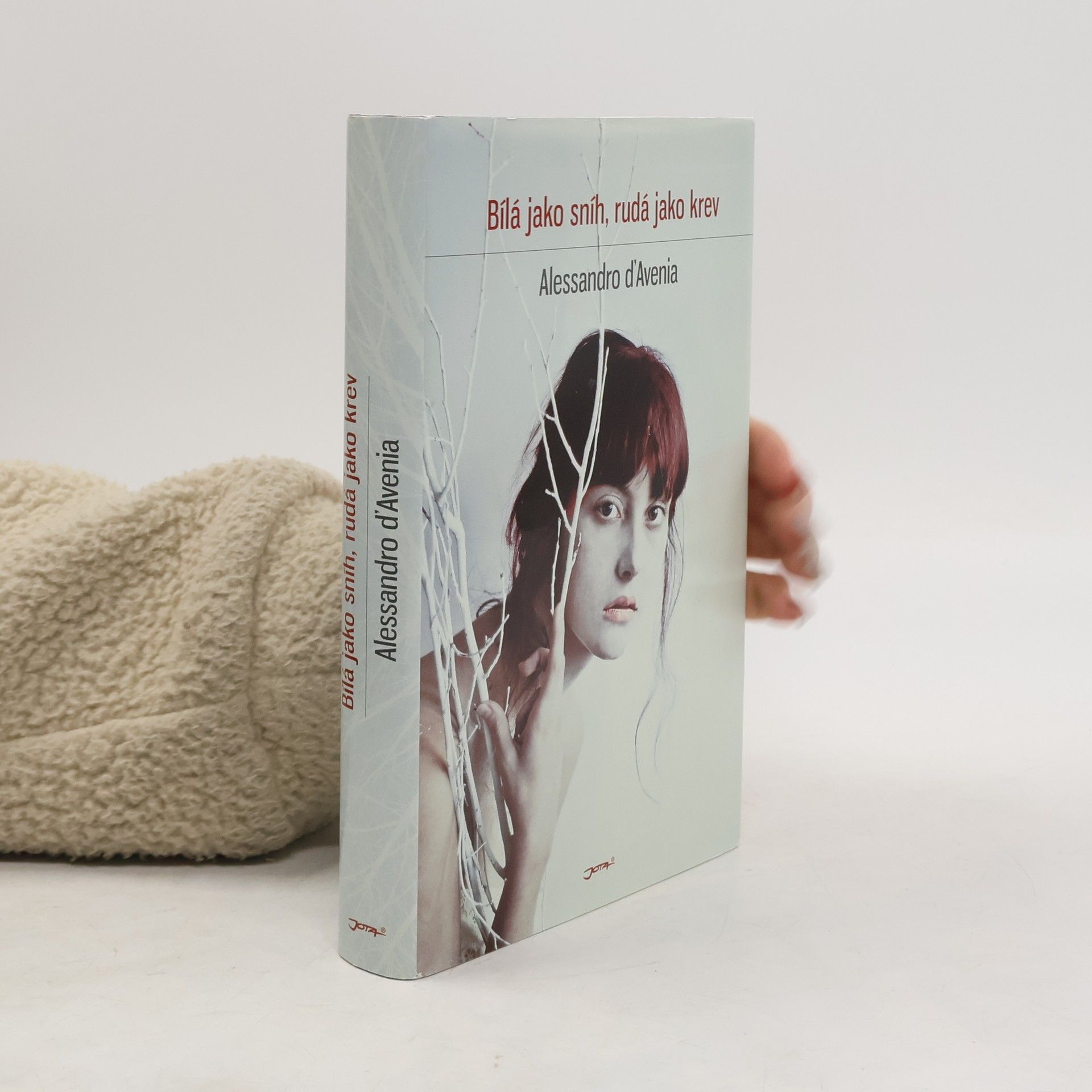 Bílá jako sníh, rudá jako krev