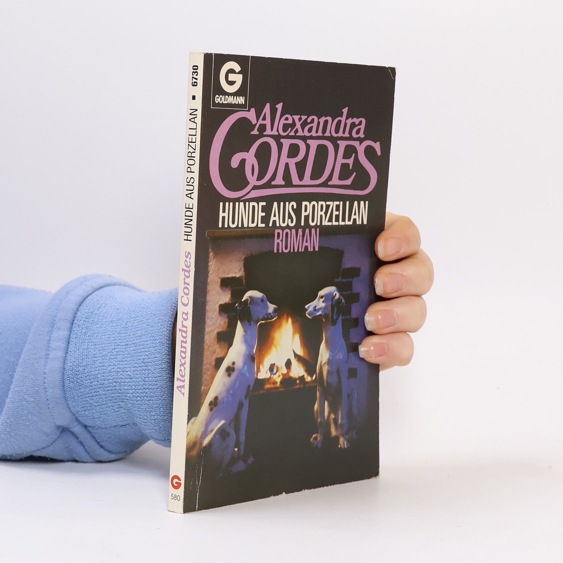 Alexandra Cordes Hunde aus Porzellan.