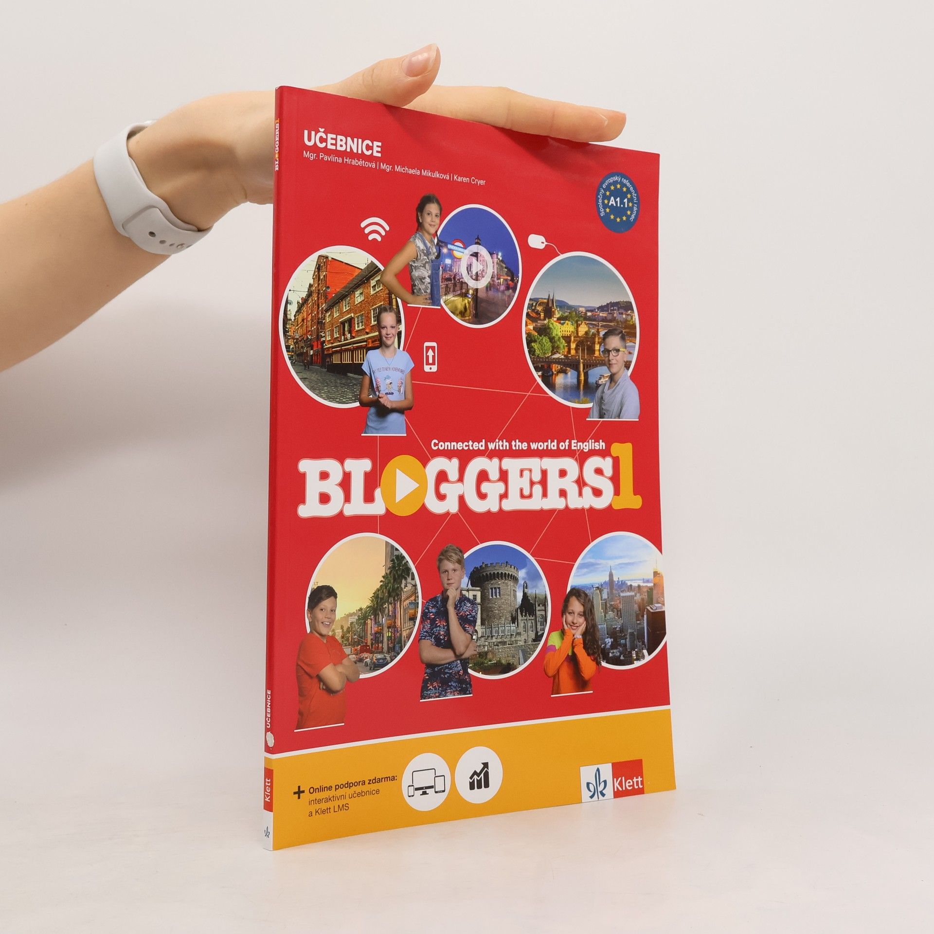 Kolektiv autorů Bloggers 1. Connected with the World of English