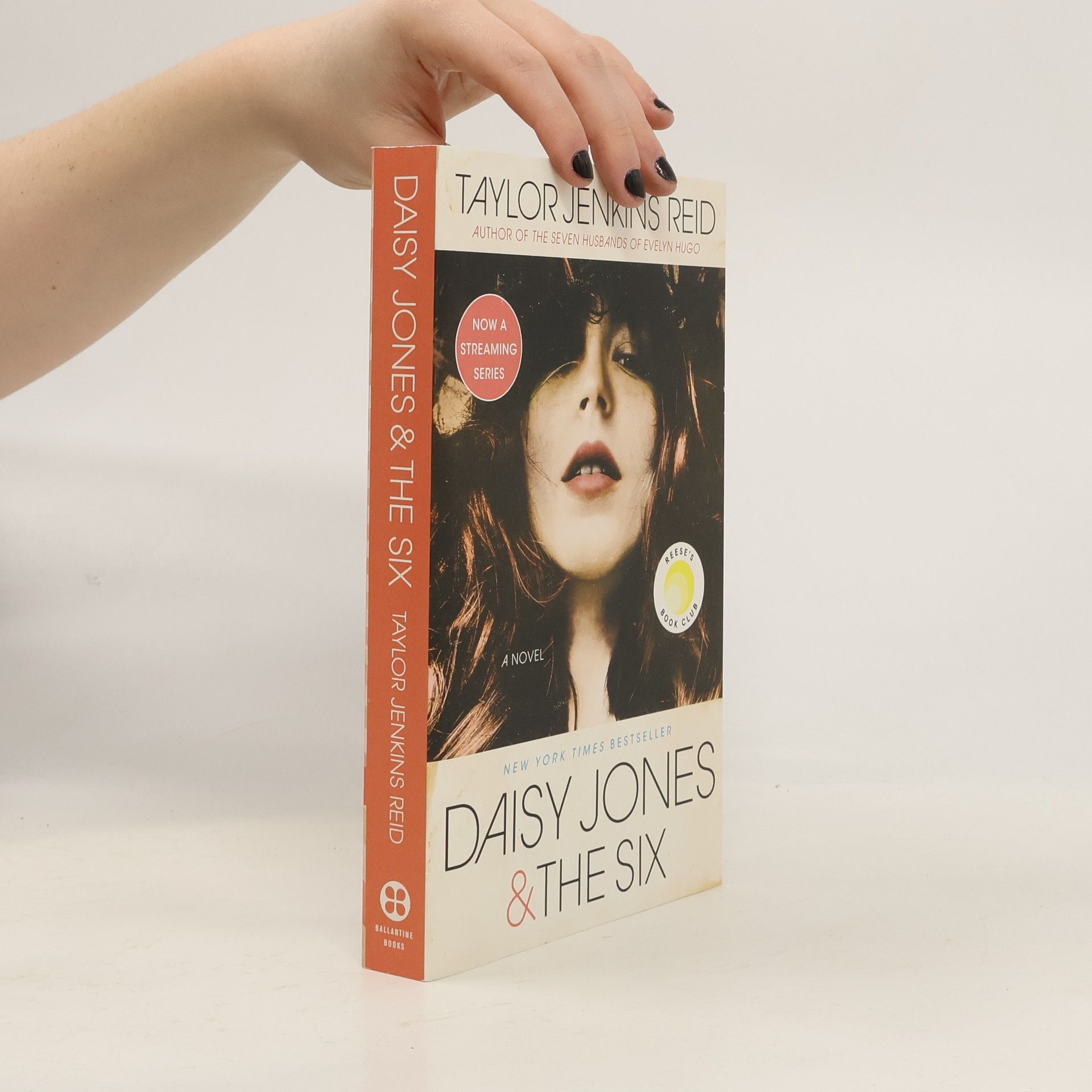 Taylor Jenkins Reid Daisy Jones & The Six