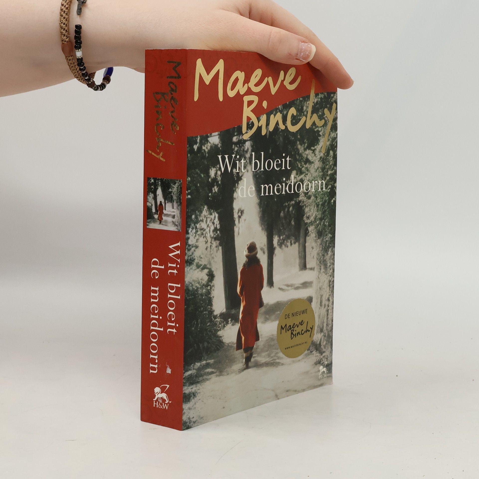 Wit bloeit de meidoorn