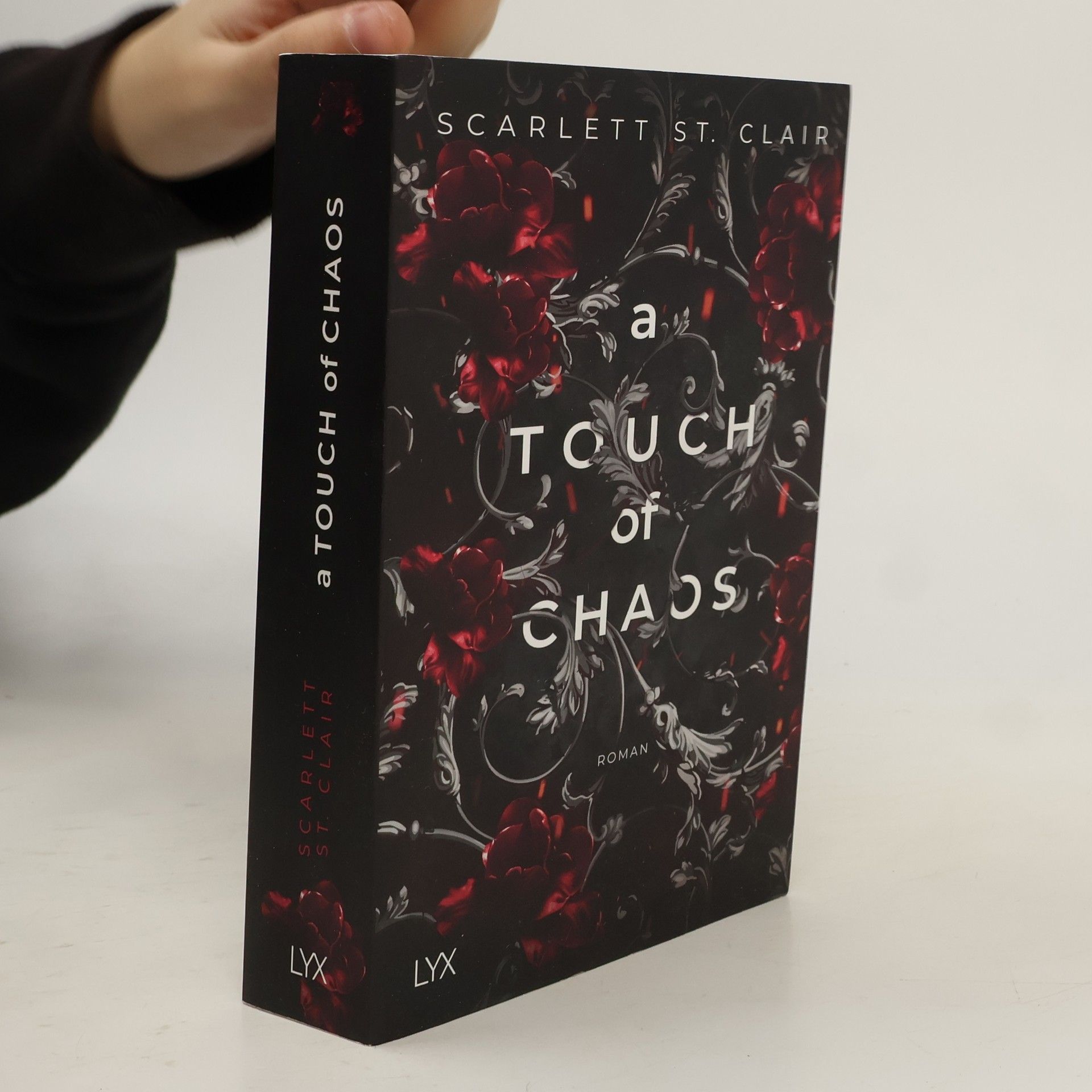 A Touch of Chaos / Hades & Persephone Bd.4