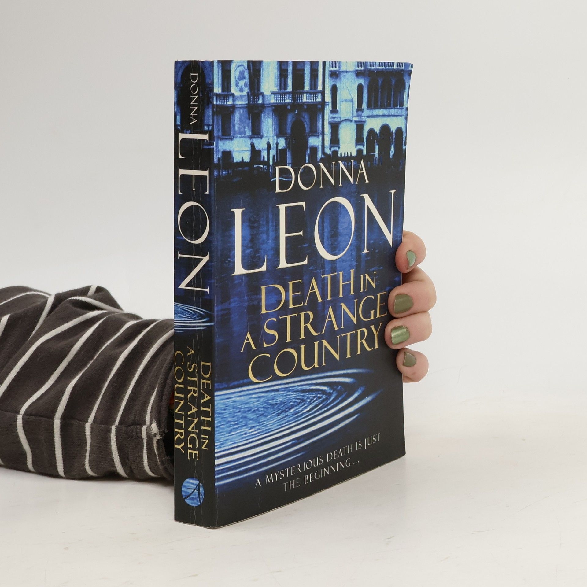 Donna Leon Death in a Strange Country. Endstation Venedig, englische Ausgabe