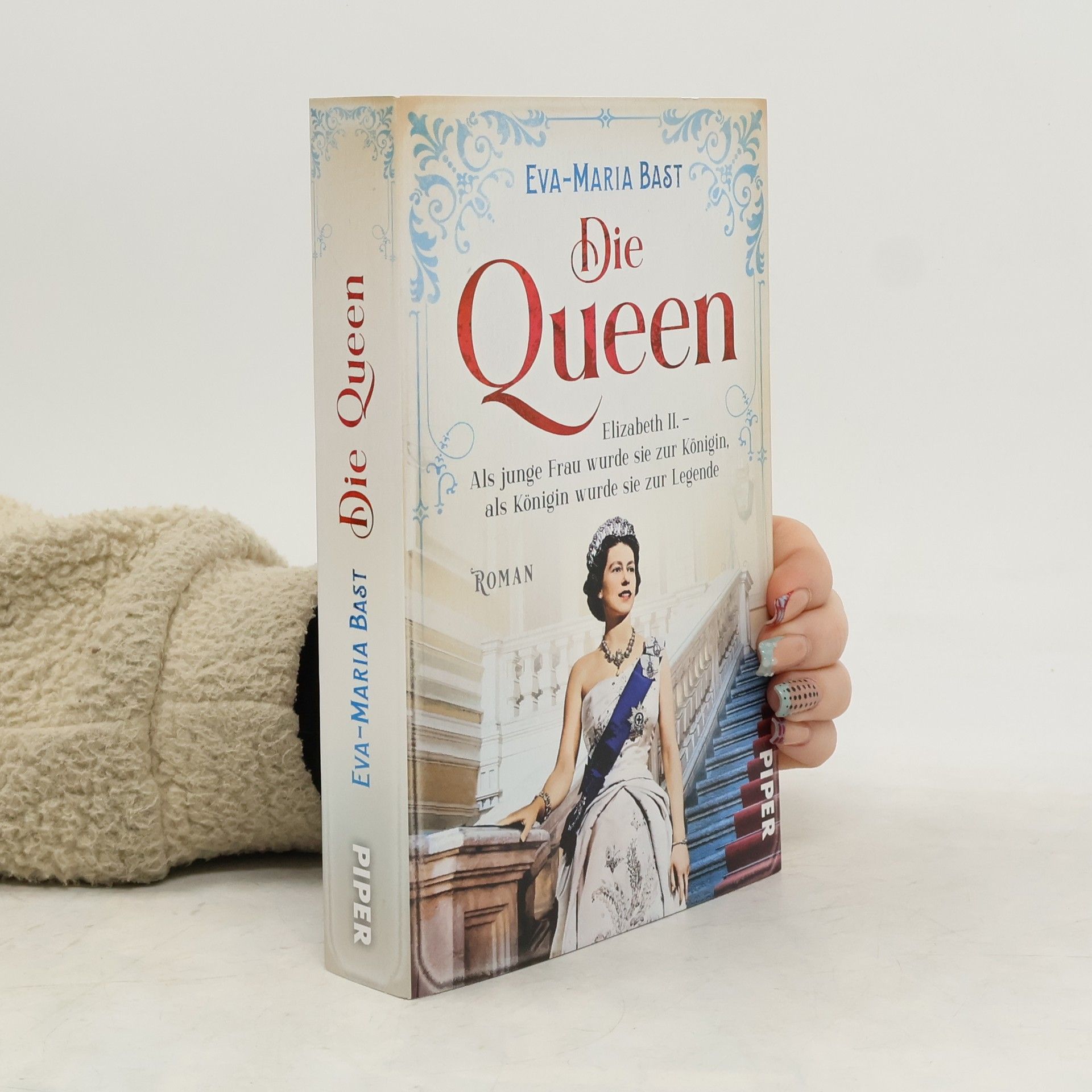 Eva-Maria Bast Die Queen