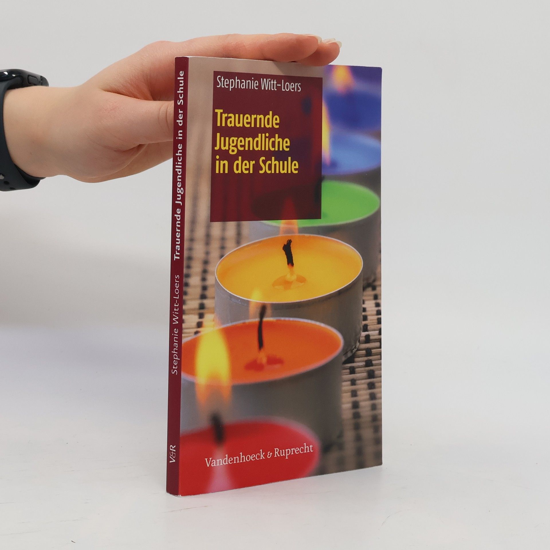 Stephanie Witt-Loers Trauernde Jugendliche in der Schule