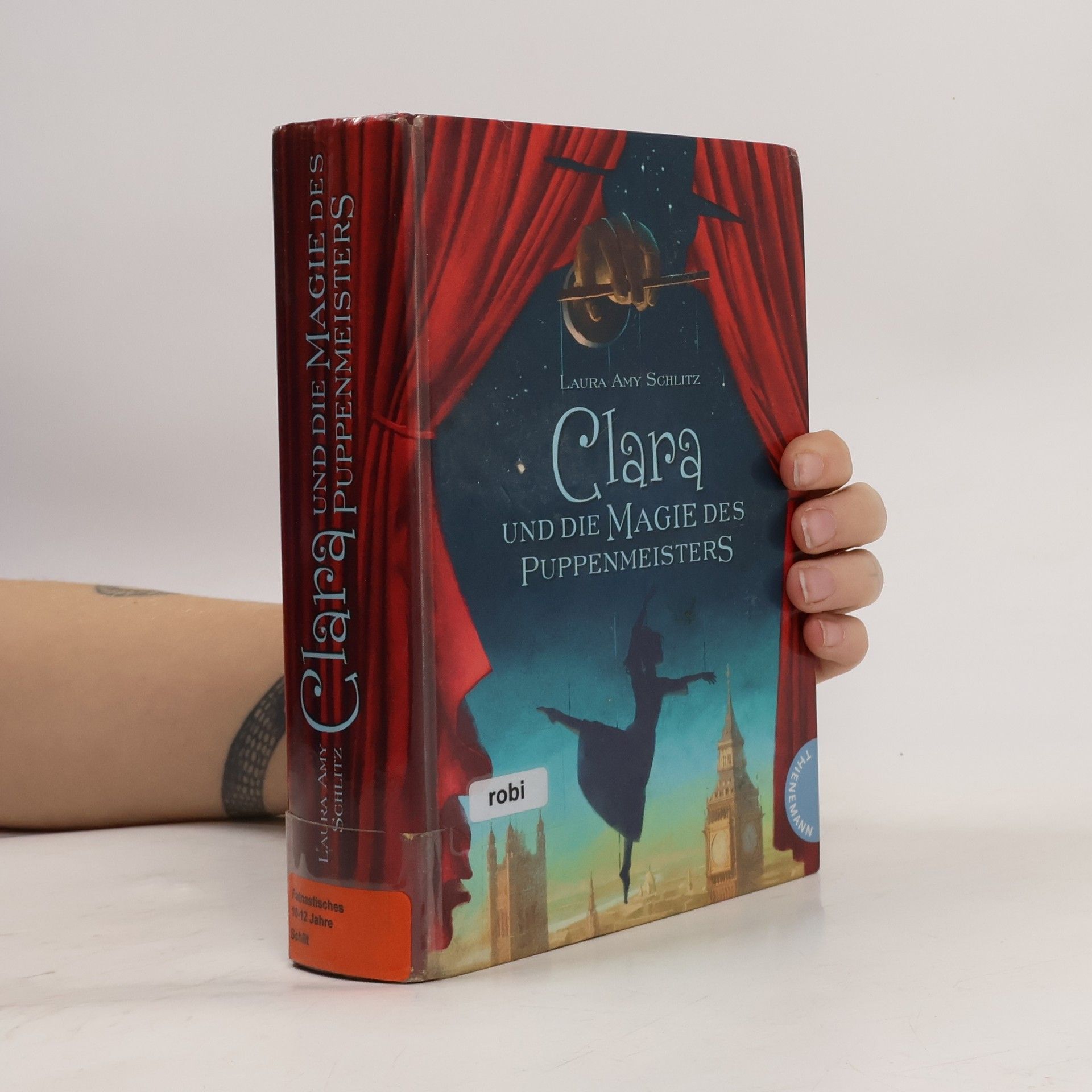 Clara und die Magie des Puppenmeisters