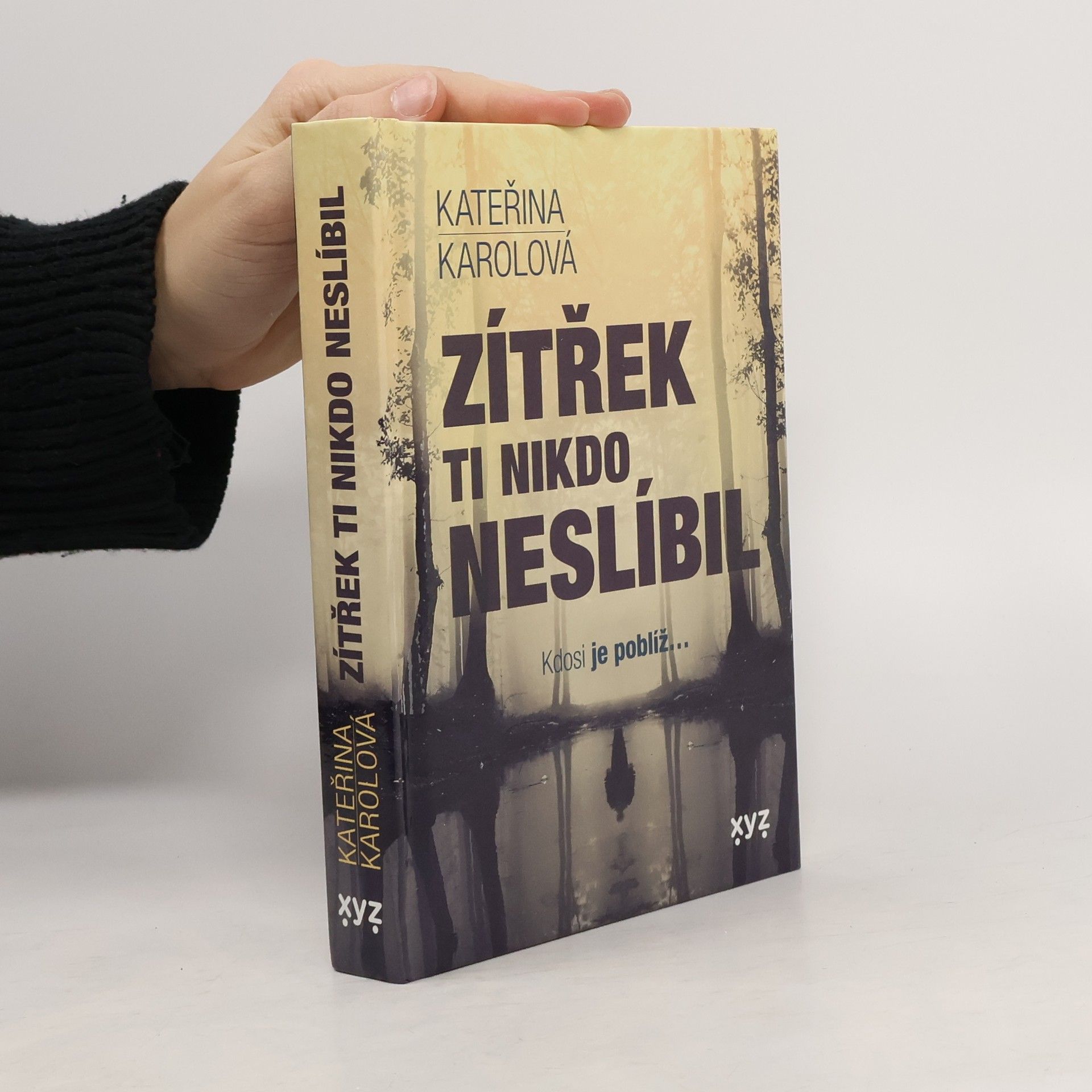 Zítřek ti nikdo neslíbil : kdosi je poblíž...