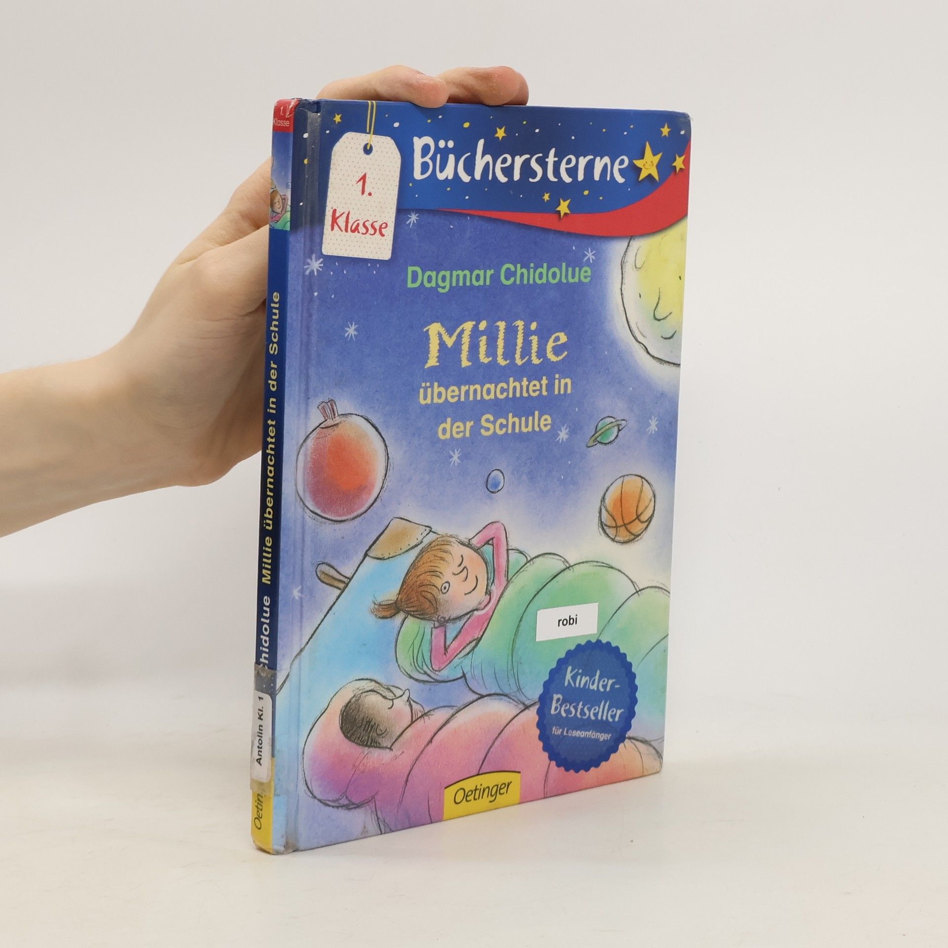 Millie übernachtet in der Schule