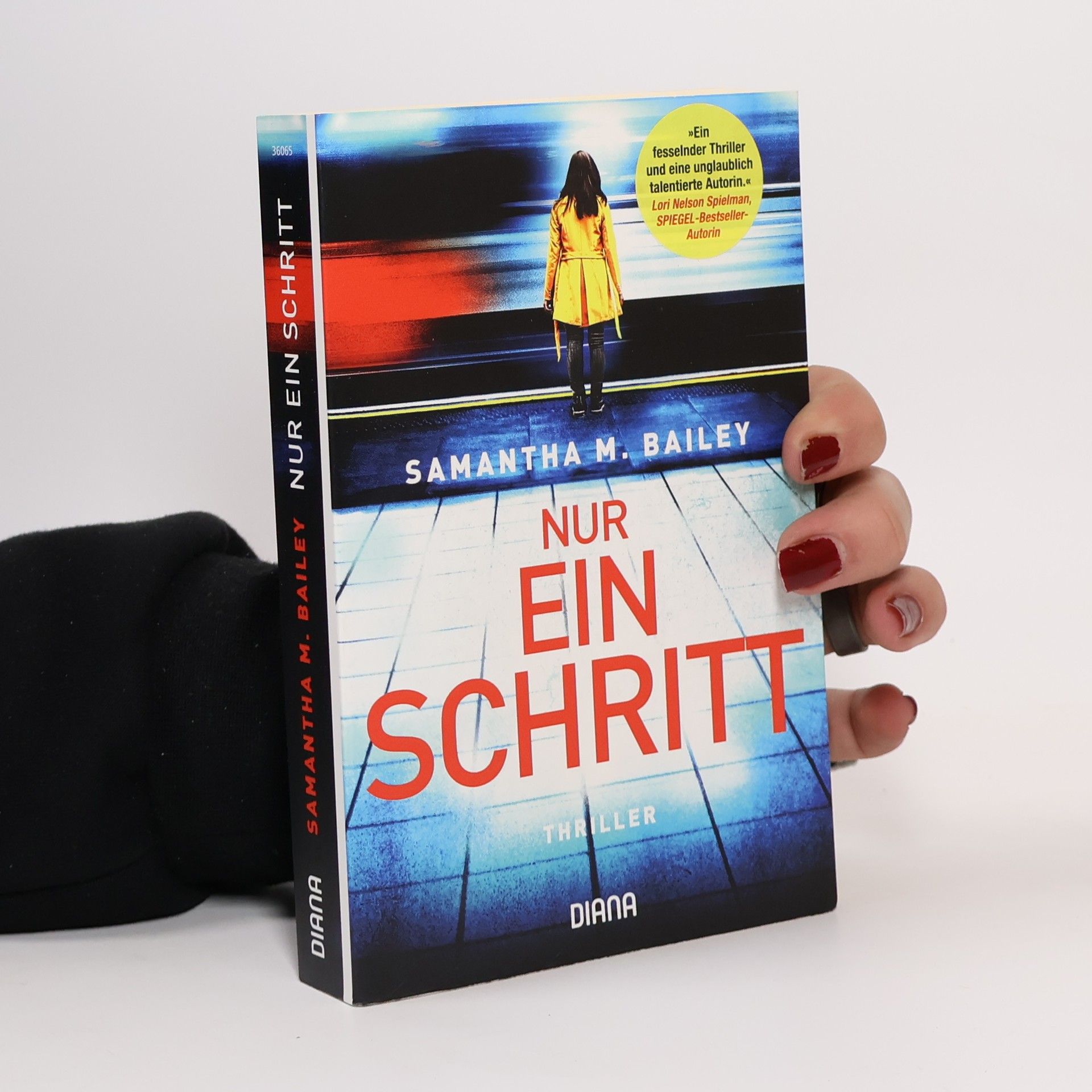 Samantha M. Bailey Nur ein Schritt