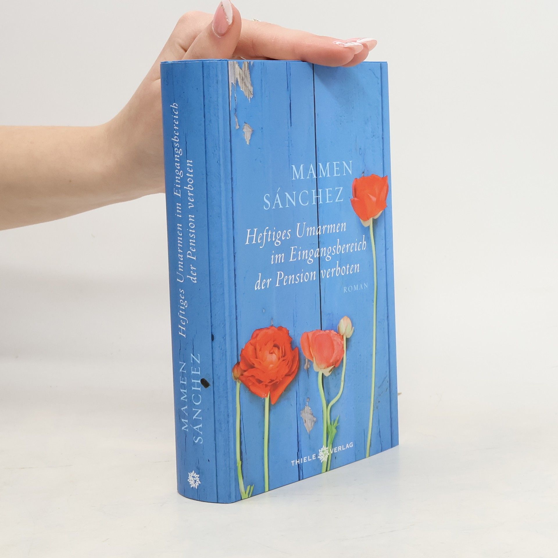 Mamen Sánchez Heftiges Umarmen im Eingansbereich der Pension verboten