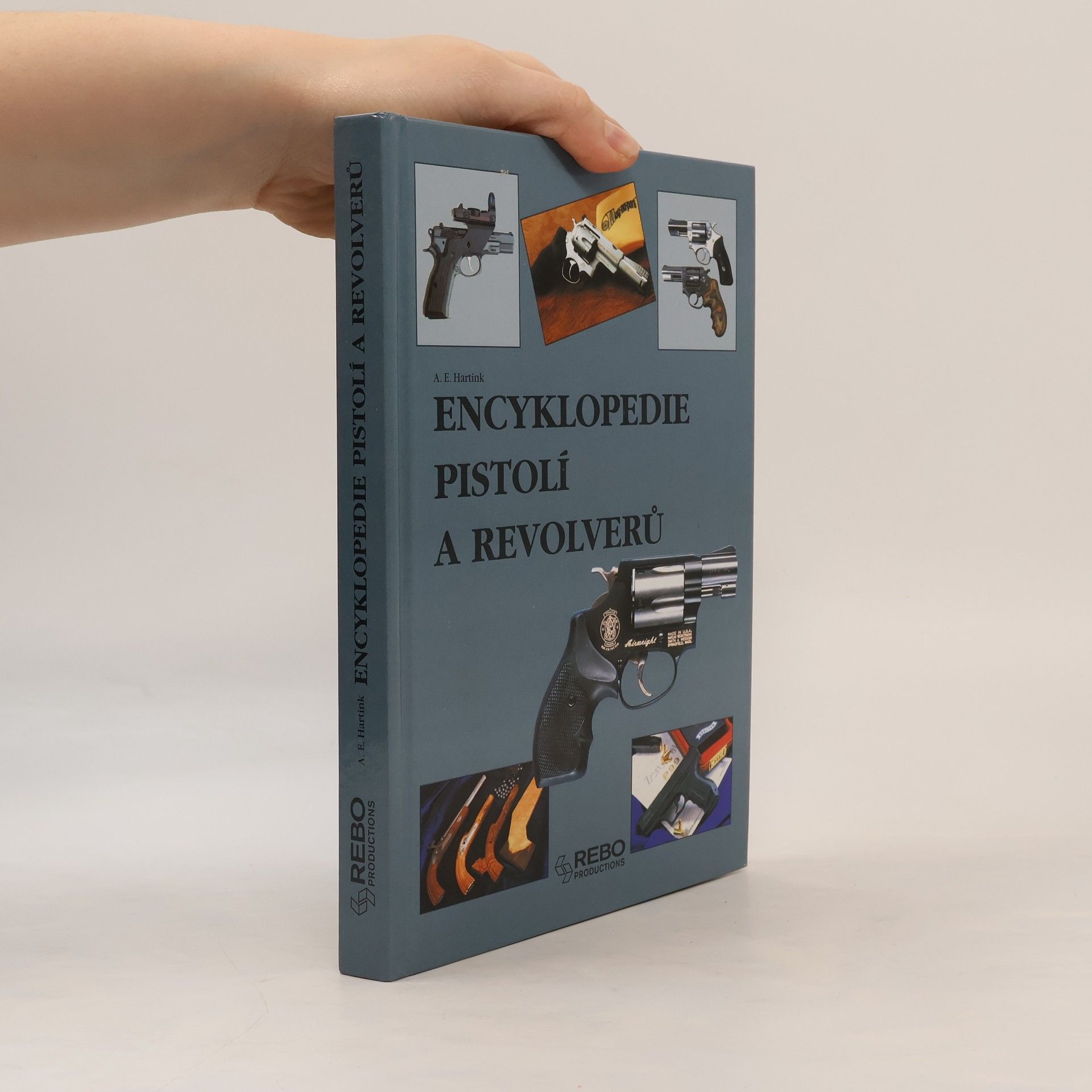 Encyklopedie pistolí a revolverů