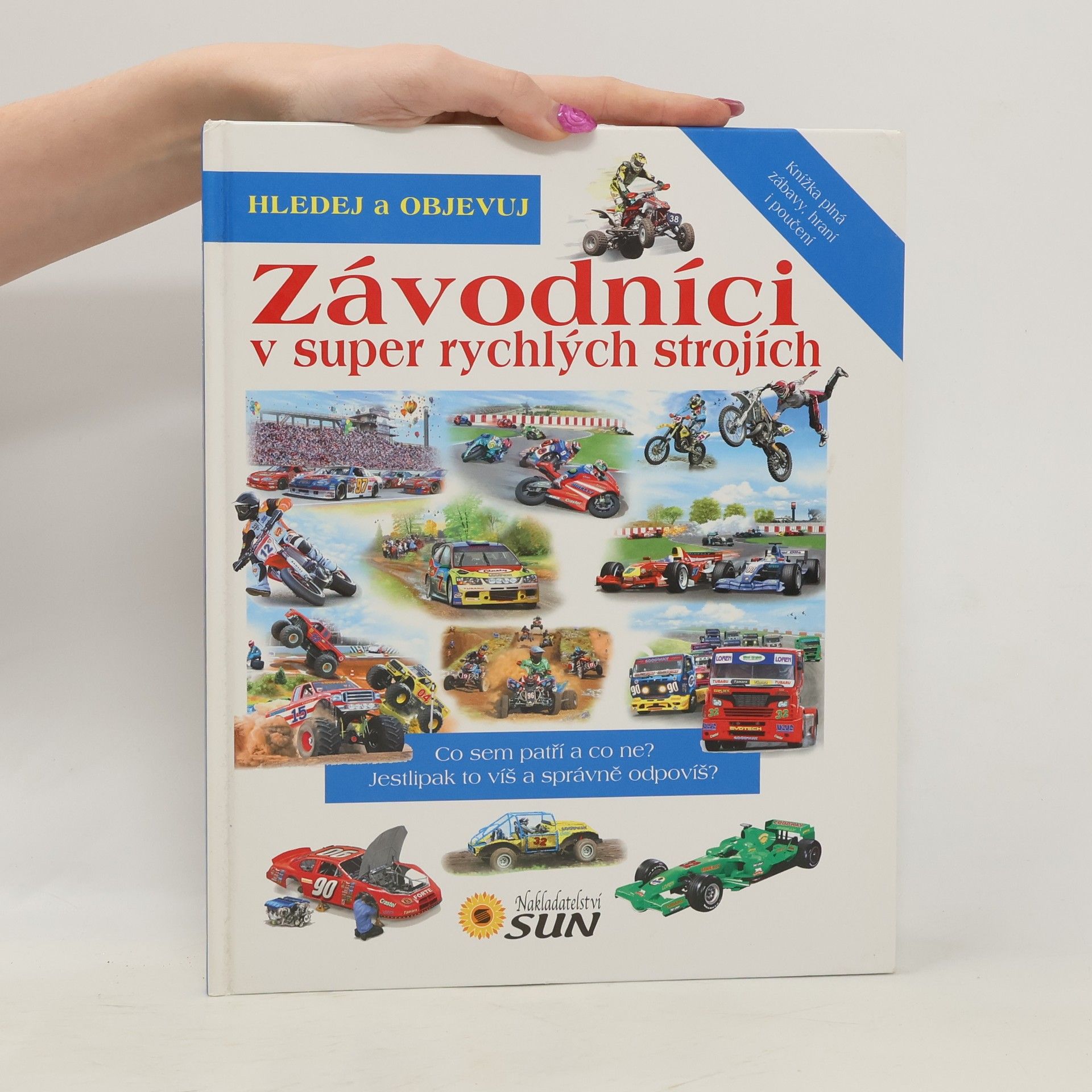 Závodníci v super rychlých strojích