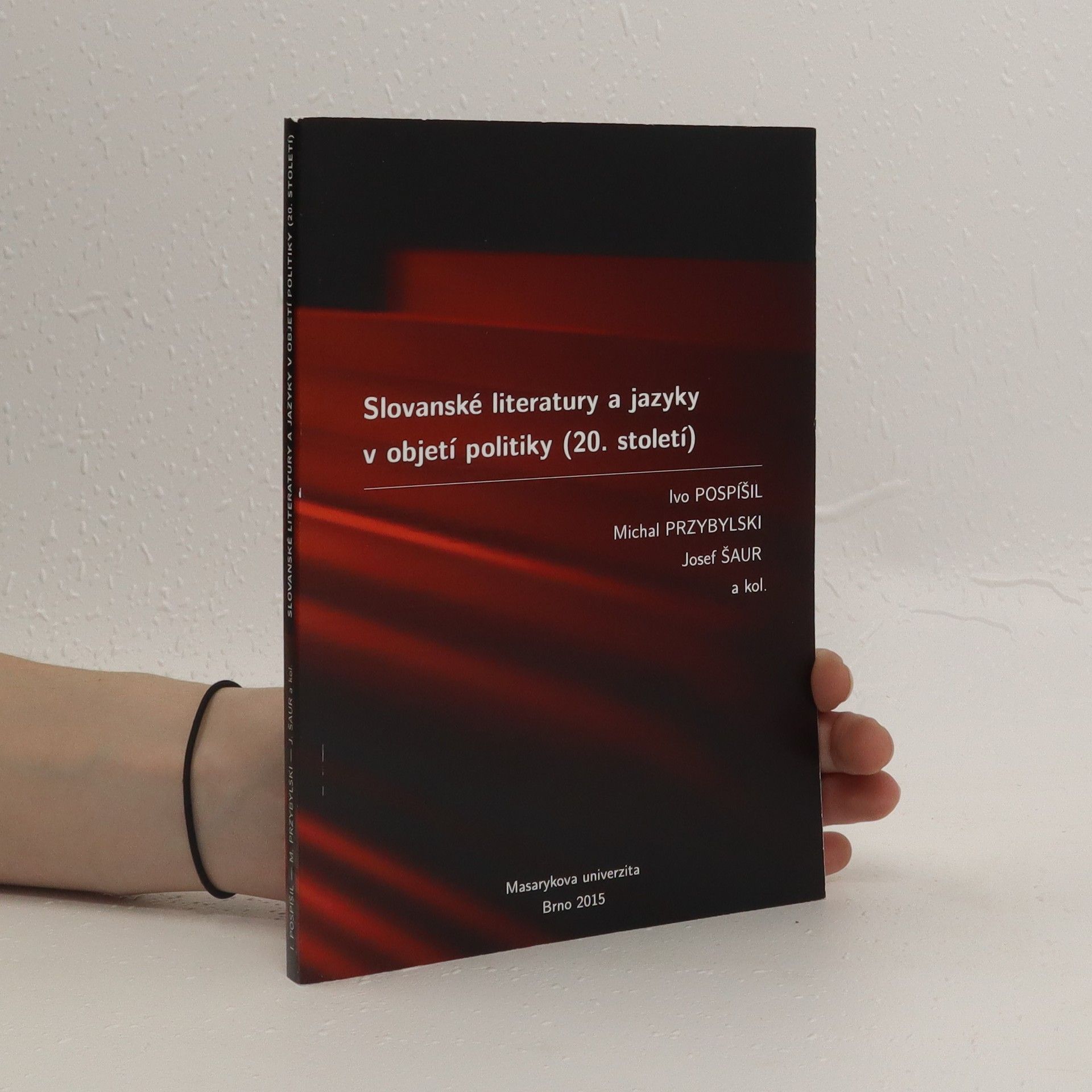 Josef Šaur Slovanské literatury a jazyky v objetí politiky (20. století)