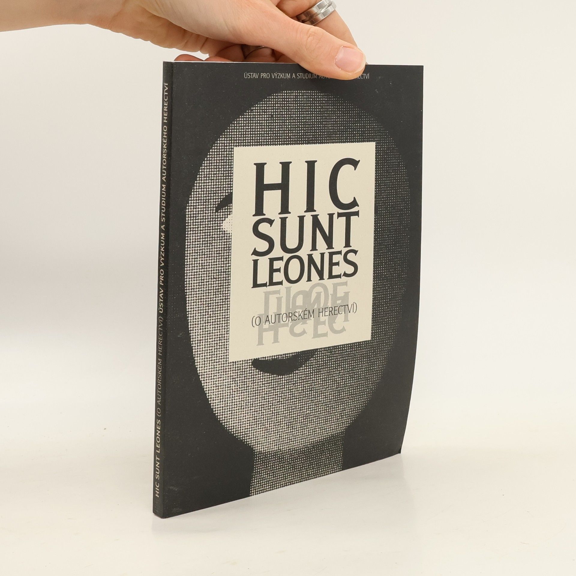 Kolektiv autorů Hic sunt leones : (o autorském herectví) : sborník z konference, 8. a 9. listopadu 2002 v Divadle Na zábradlí