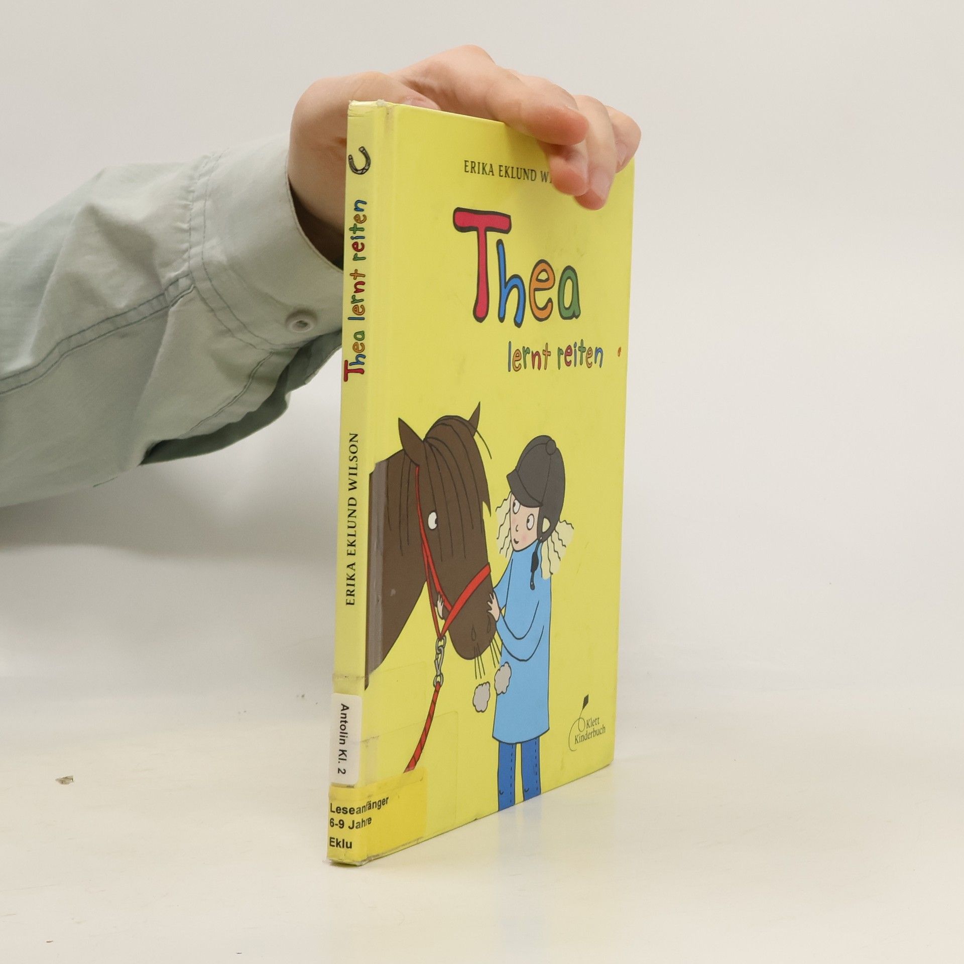 Erika Eklund Wilson Thea lernt reiten