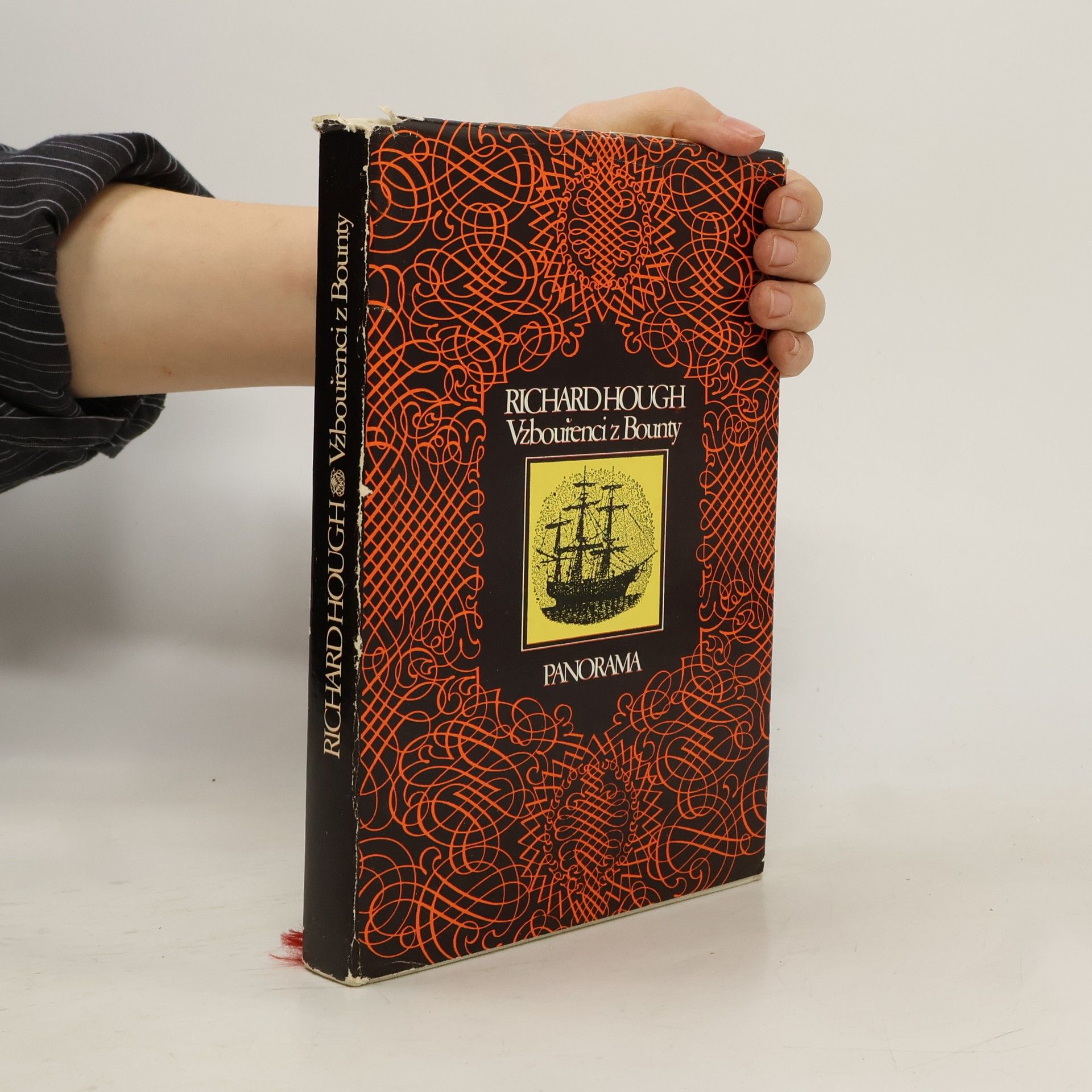 Richard Hough Vzbouřenci z Bounty