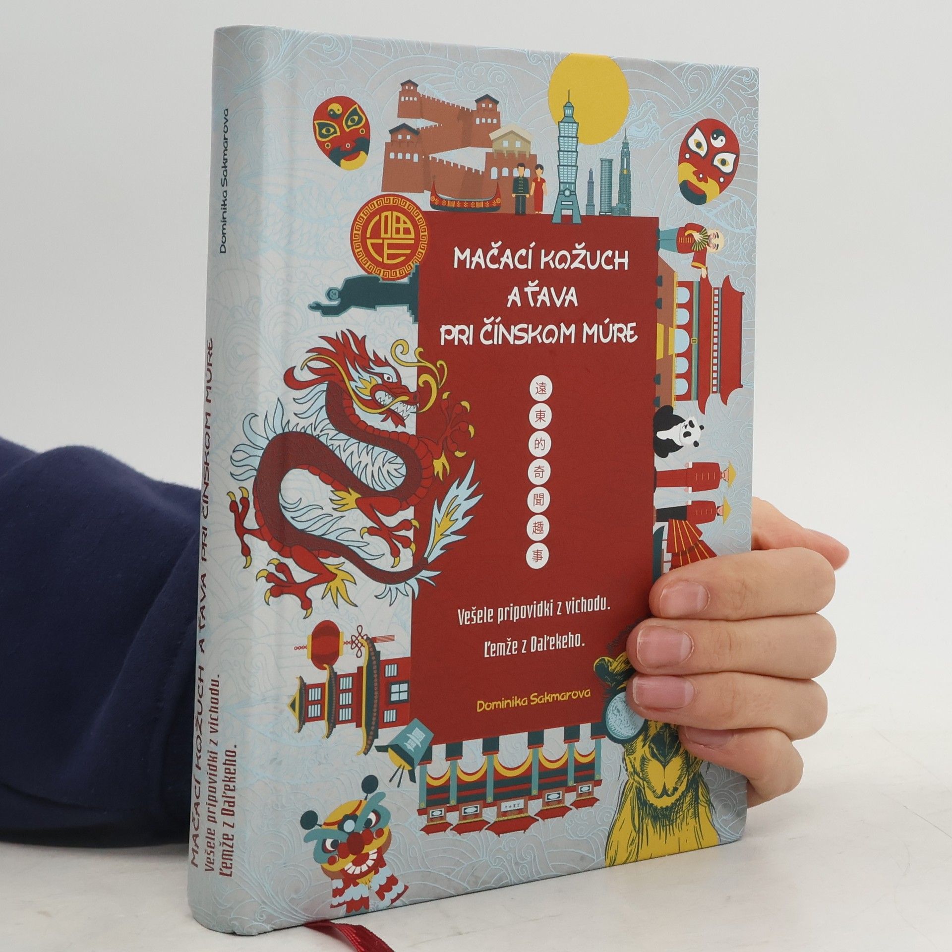 Mačací kožuch a ťava pri Čínskom múre