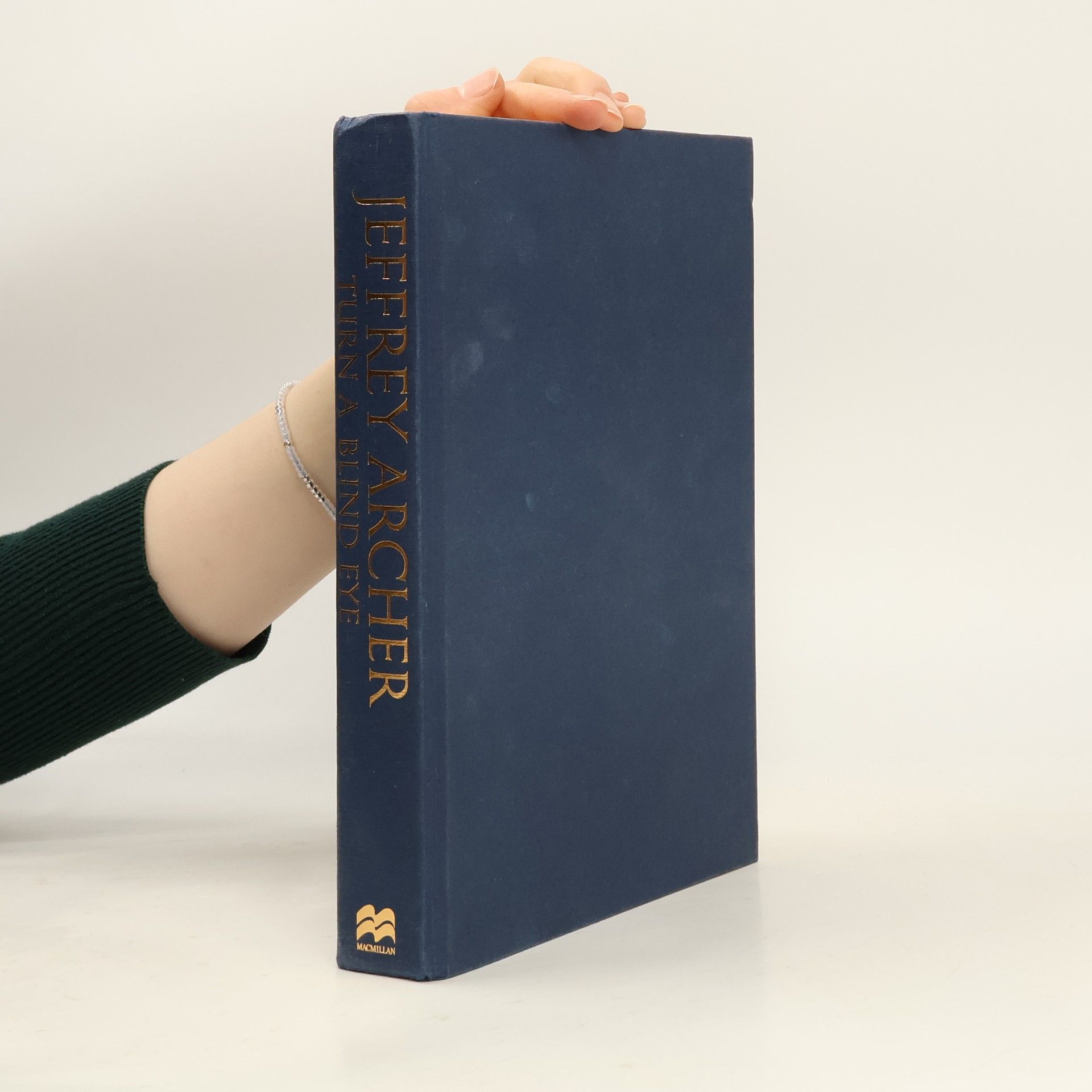 Jeffrey Archer Turn a Blind Eye