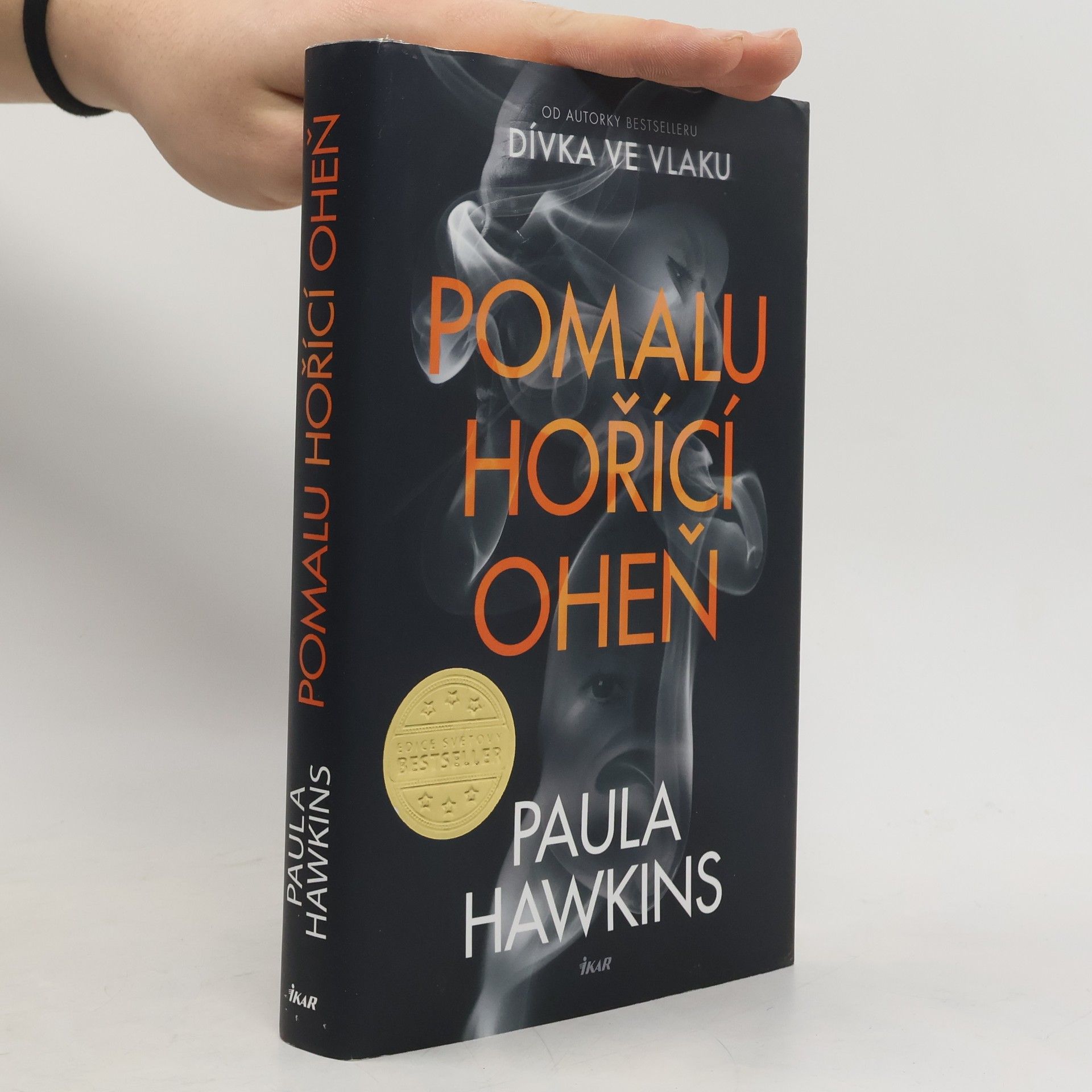 Paula Hawkins Pomalu hořící oheň