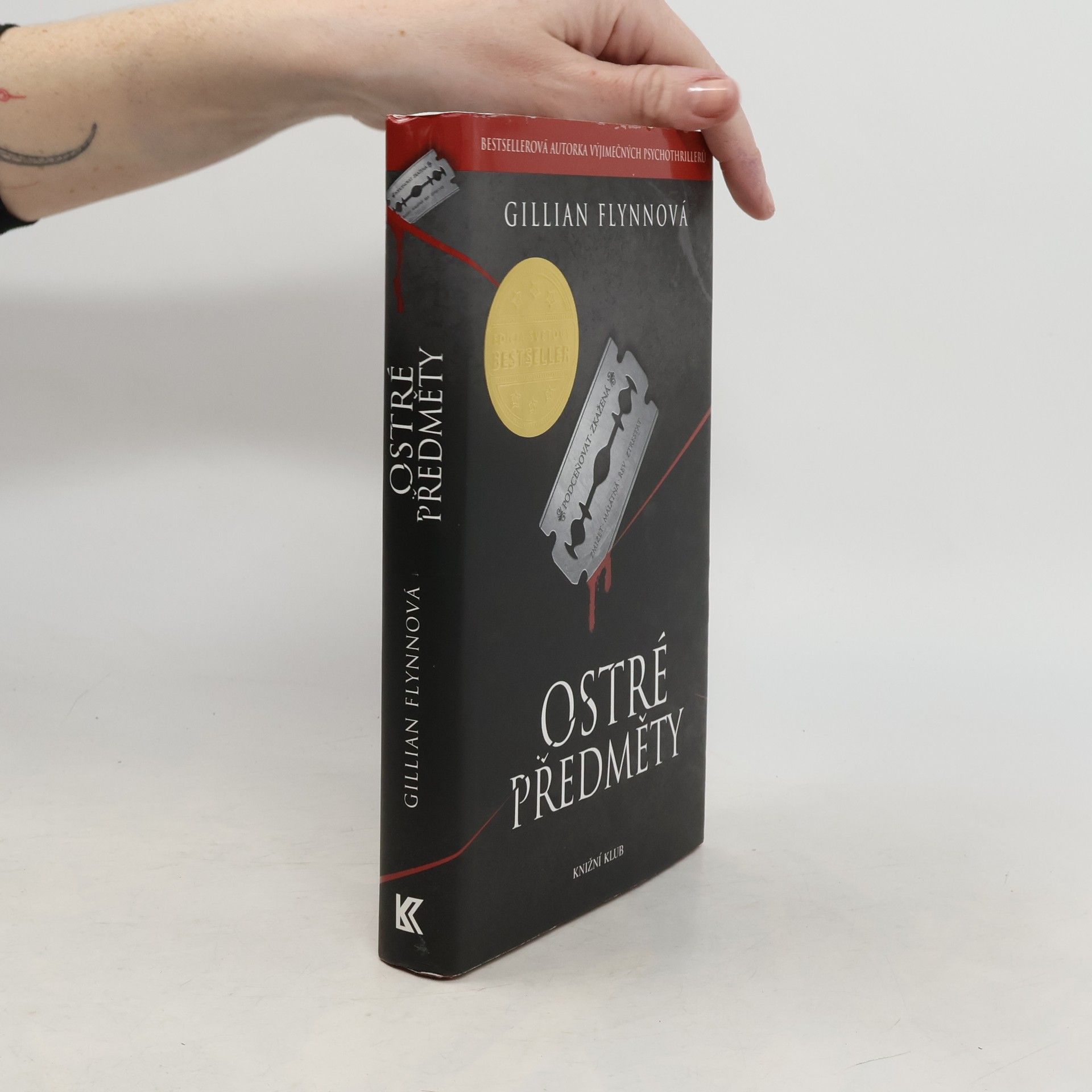 Gillian Flynn Ostré předměty