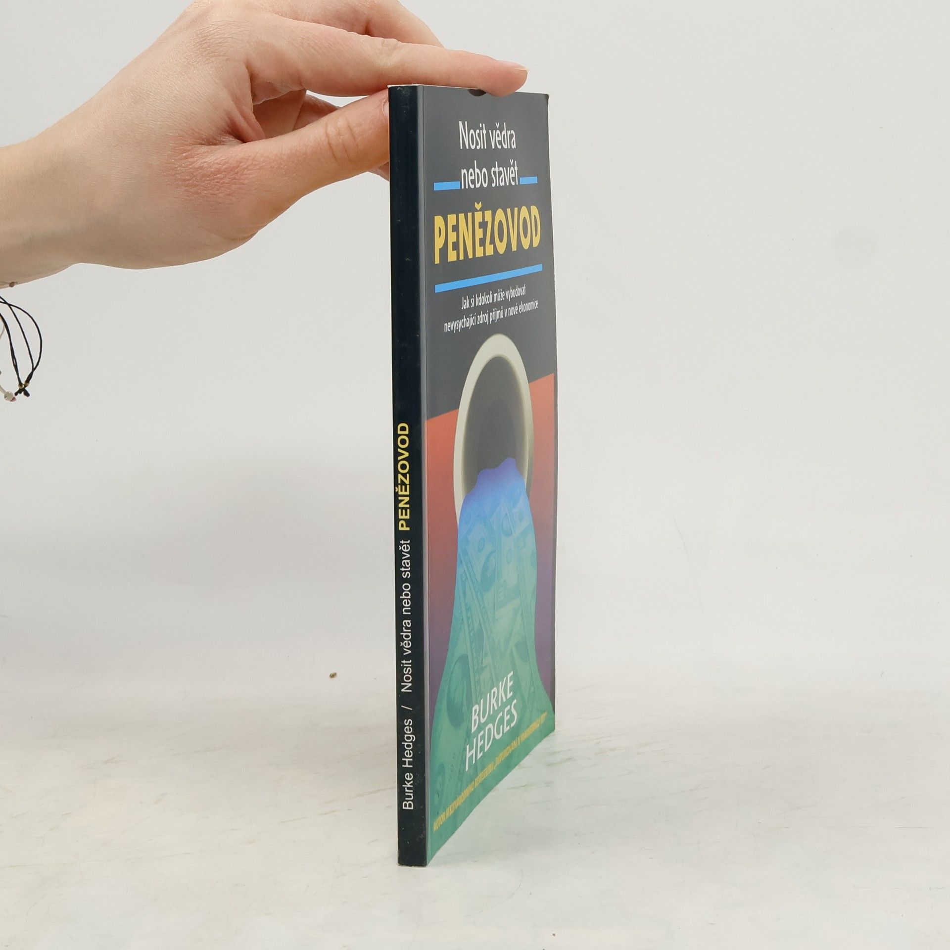 Burke Hedges Nosit vědra nebo stavět penězovod