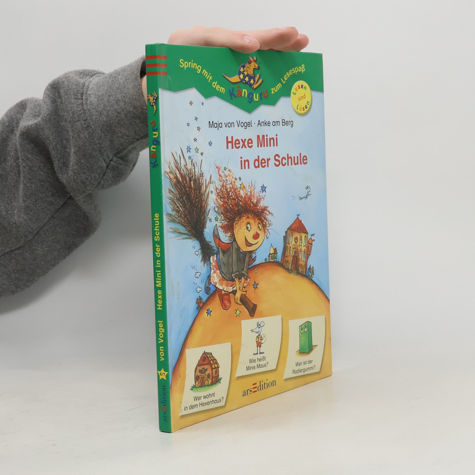 Maja von Vogel Hexe Mini in der Schule