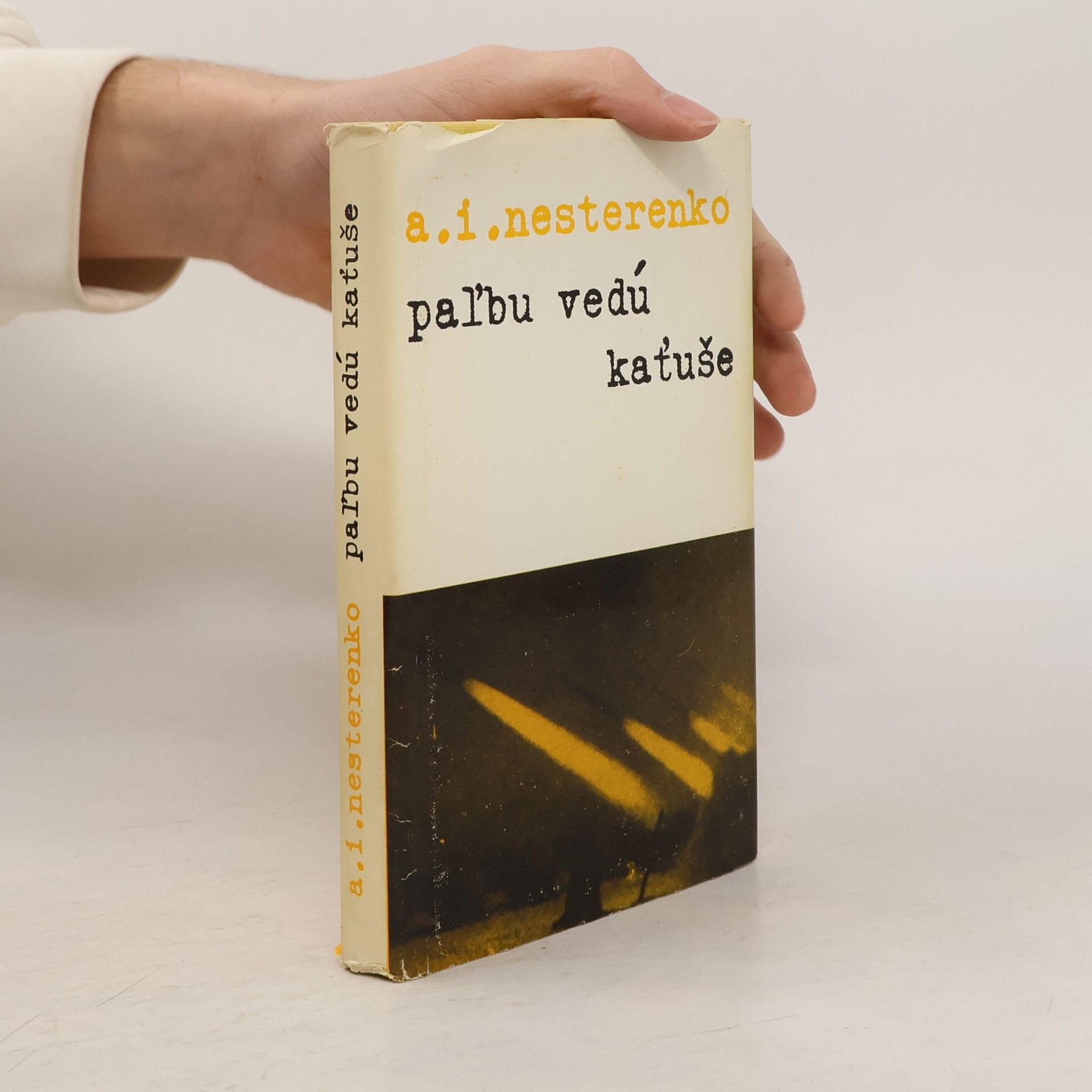 Aleksej Ivanovič Nesterenko Paľbu vedú kaťuše