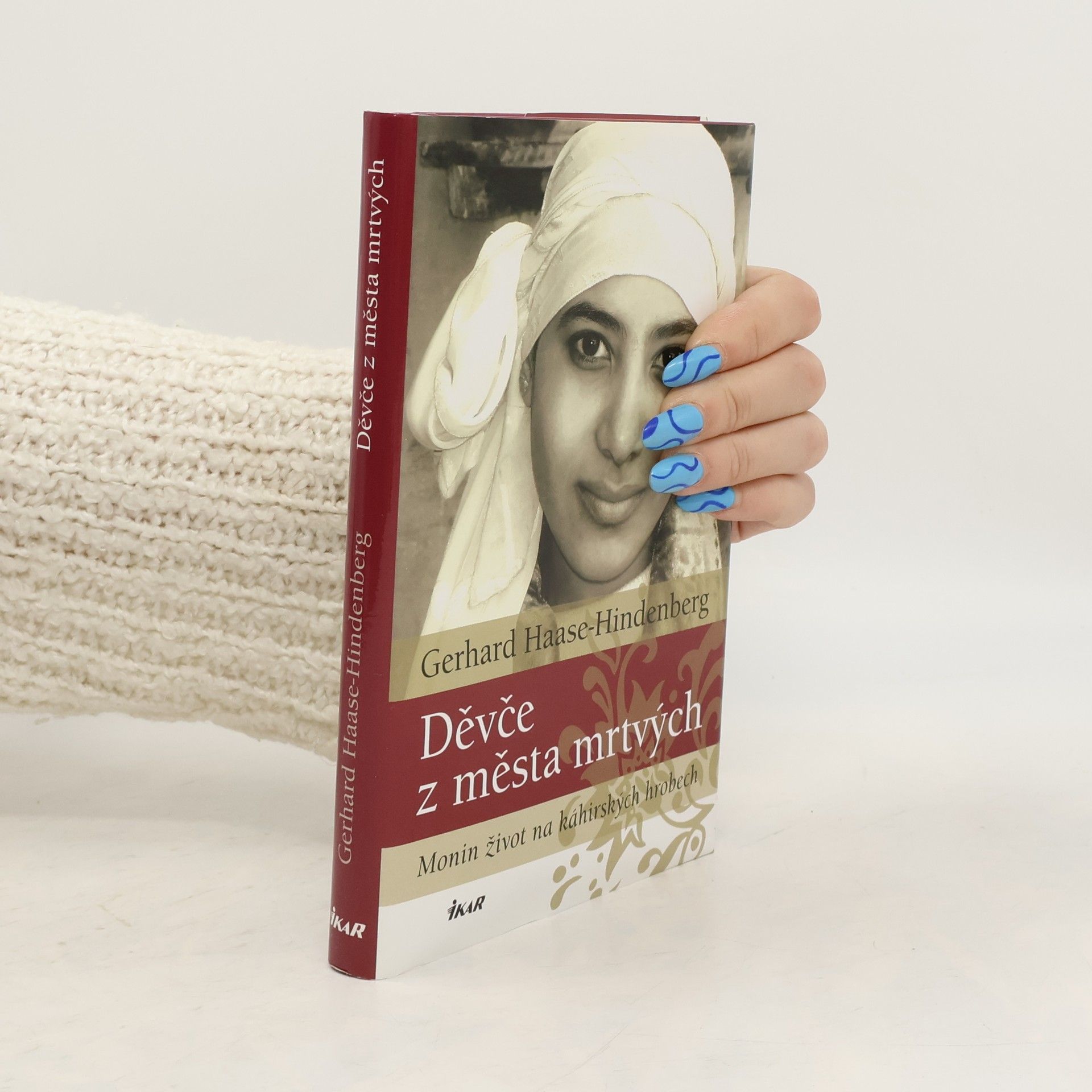 Děvče z města mrtvých : Monin život na káhirských hrobech