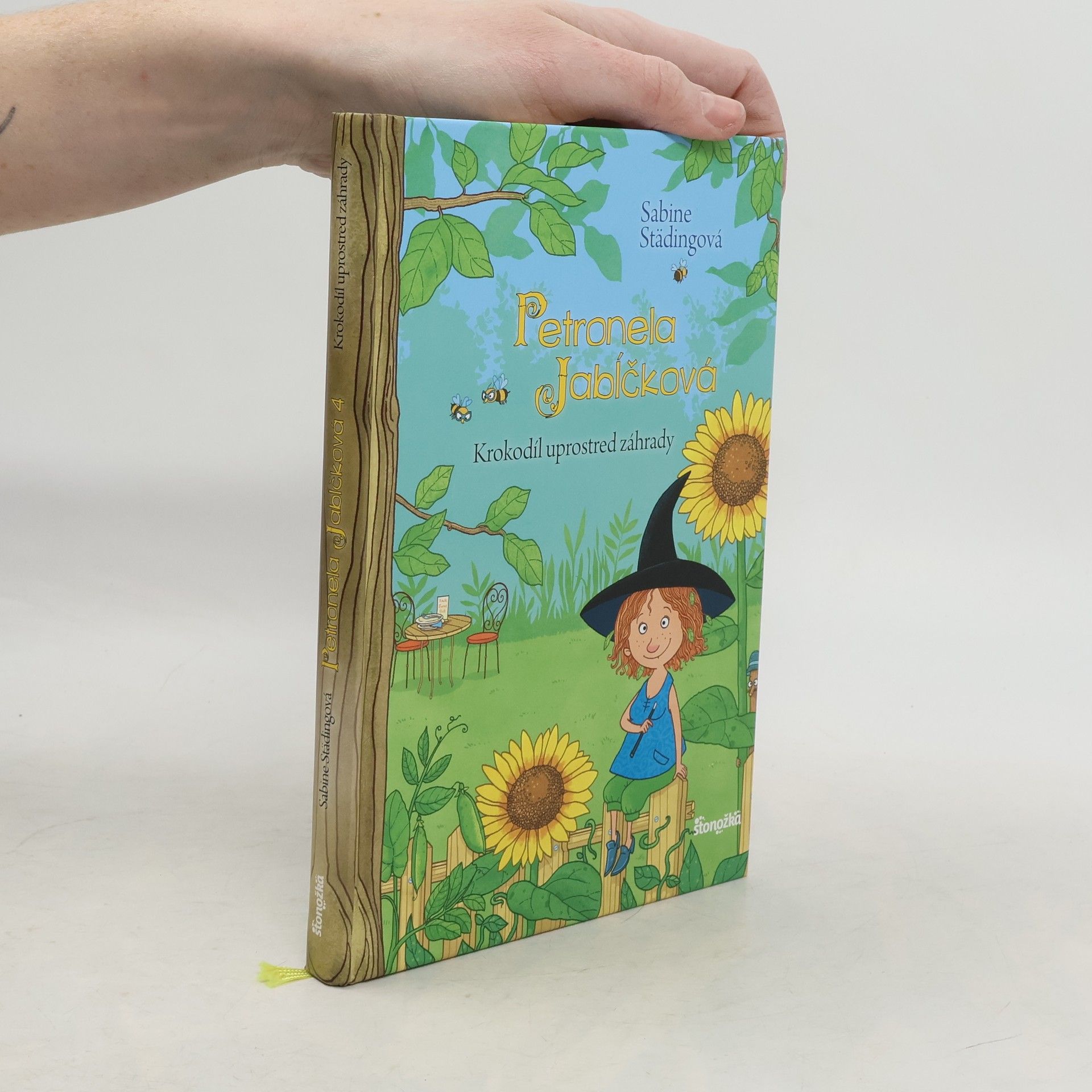 Petronela jablcková - krokodíl uprostred záhrady