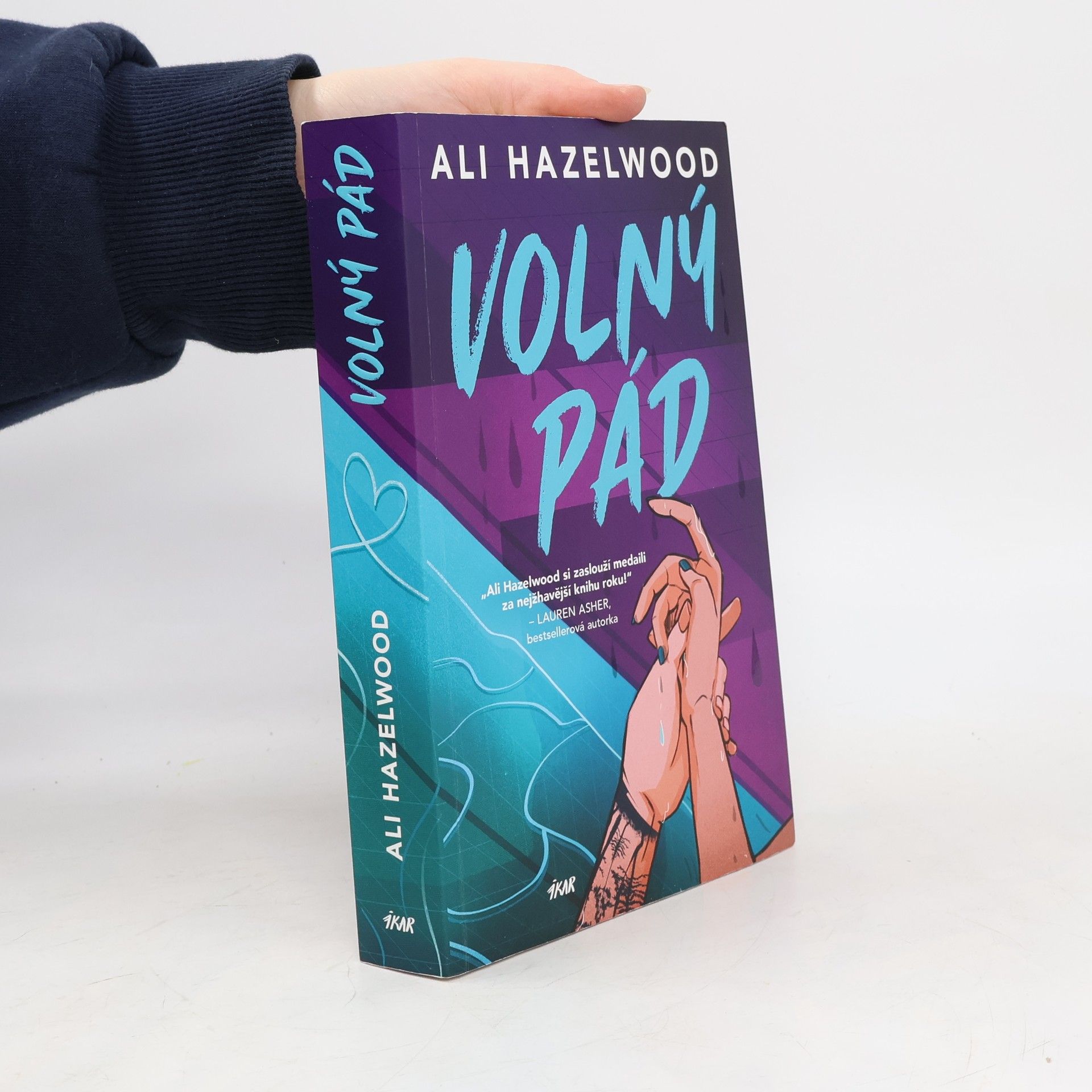 Ali Hazelwood Volný pád