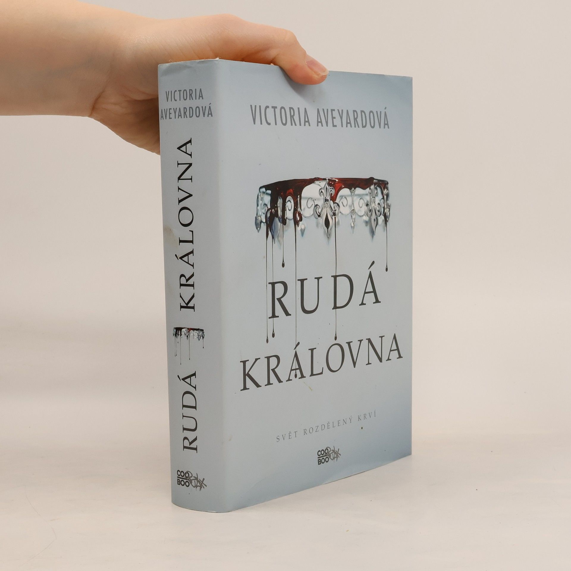 Victoria Aveyard Rudá královna. 1. díl