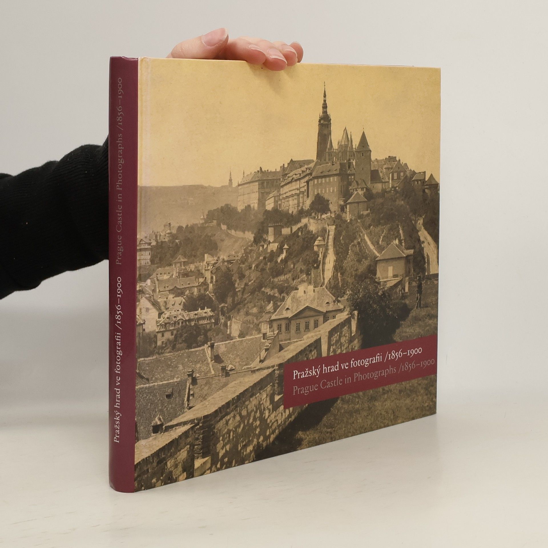 Eliška Fučíková Pražský hrad ve fotografii 1856-1900 : Prague Castle in Photographs 1856-1900