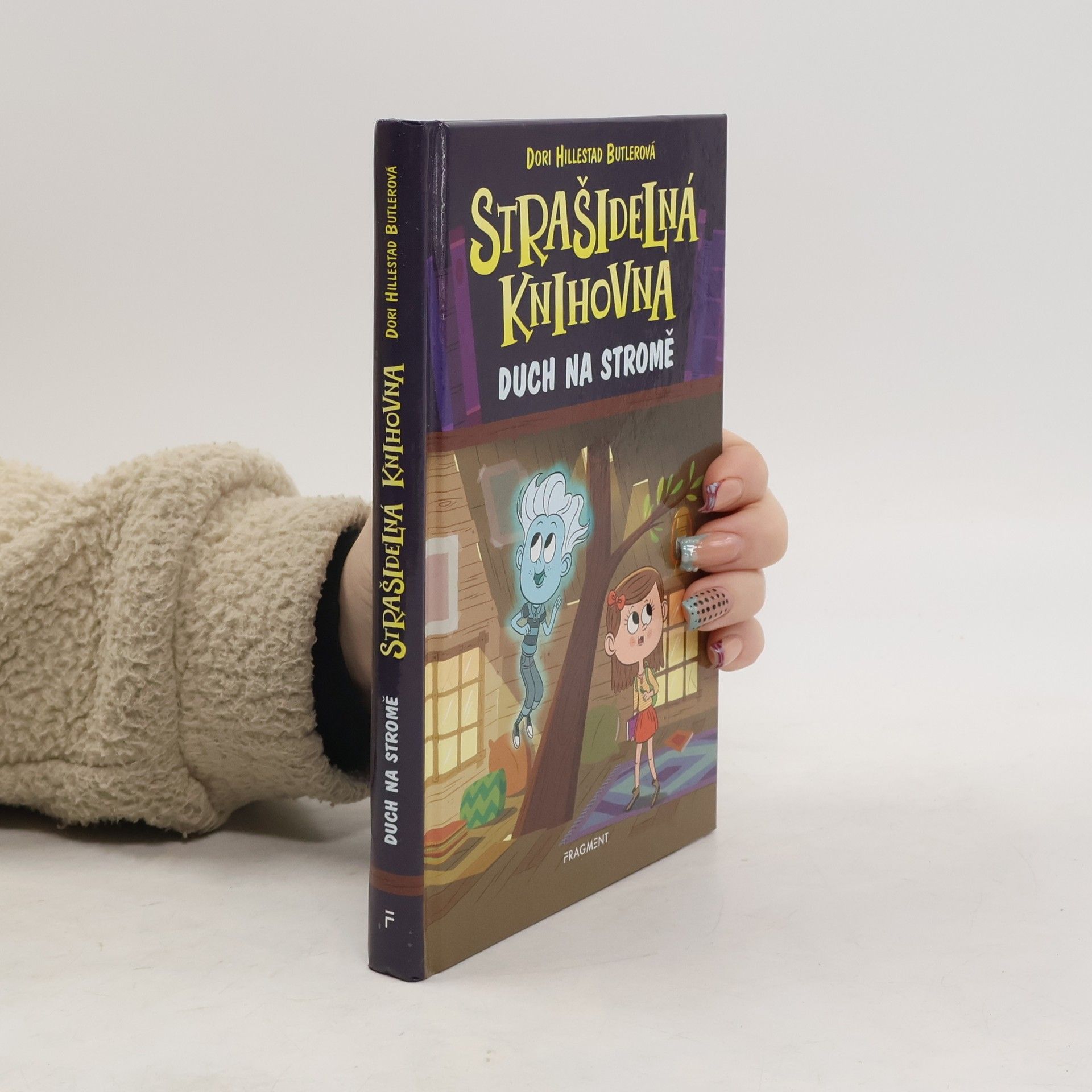 Dori Hillestad Butler Strašidelná knihovna. Duch na stromě