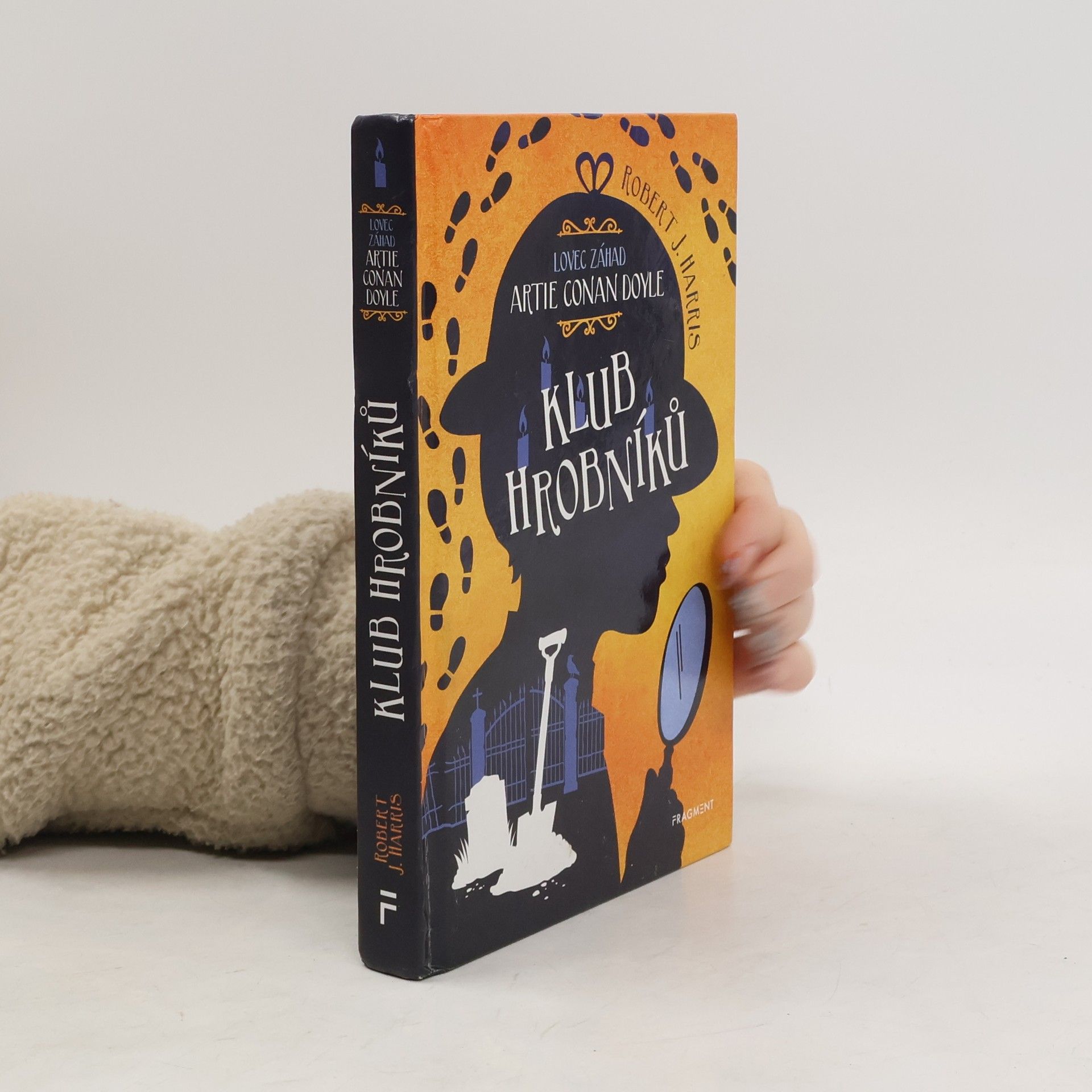 Robert J. Harris Lovec záhad Artie Conan Doyle. Klub hrobníků