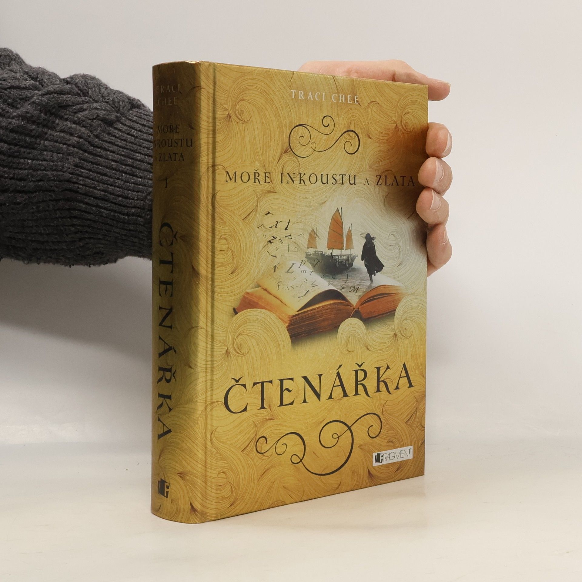 Traci Chee Moře inkoustu a zlata. Čtenářka