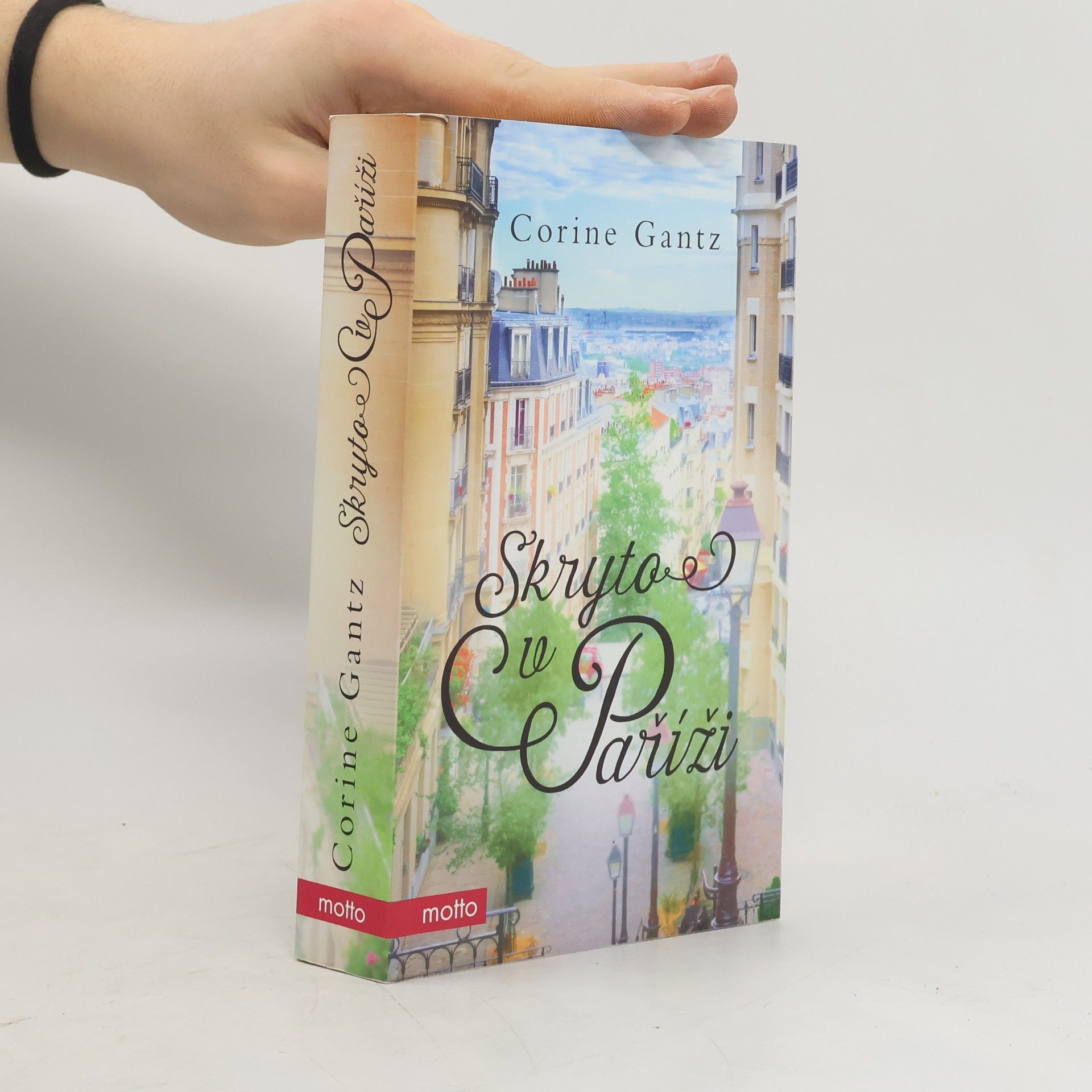 Corine Gantz Skryto v Paříži