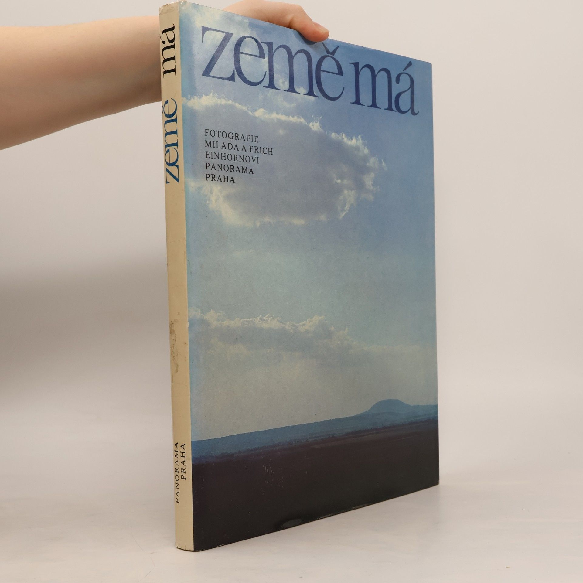 Autores varios Země má