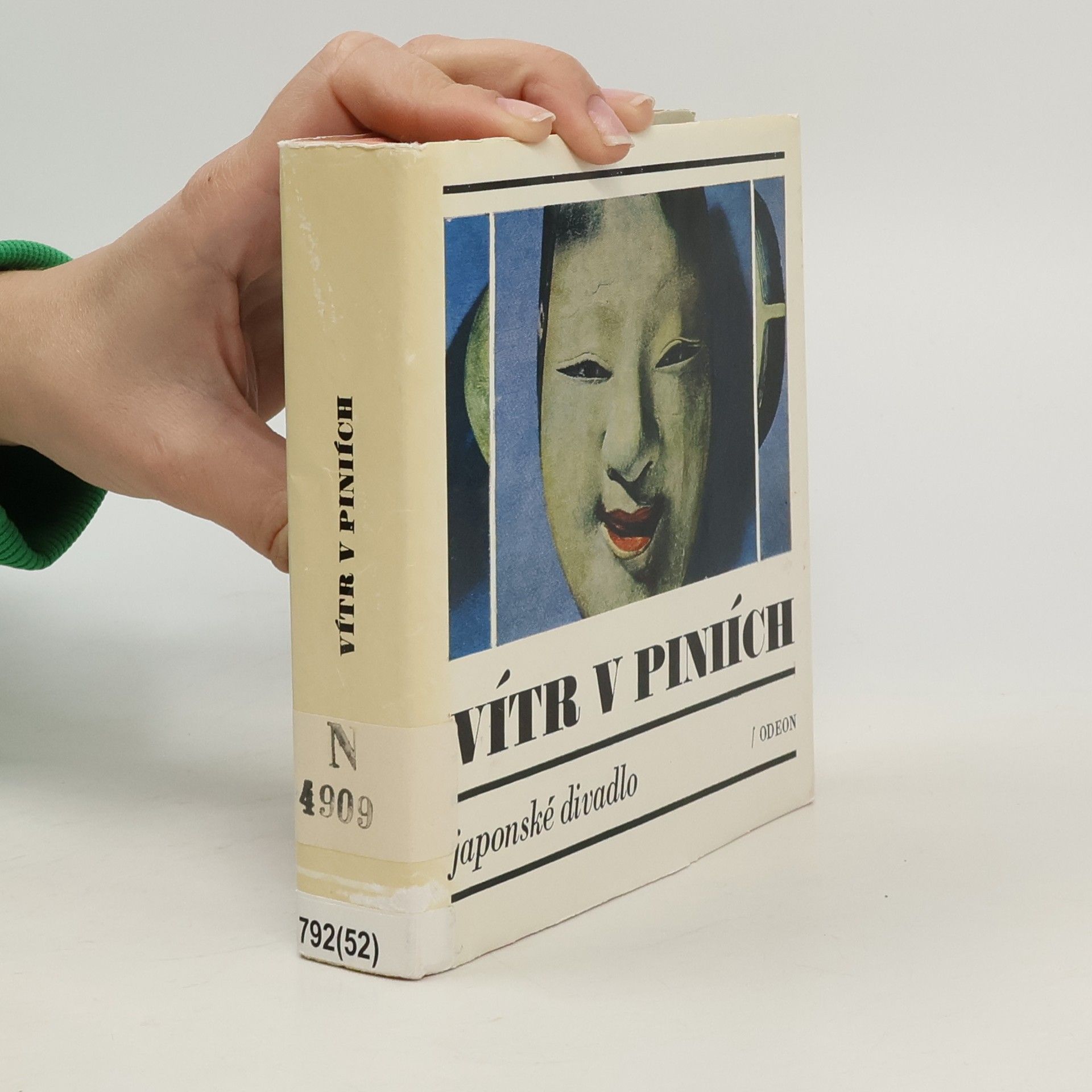 Autorenkollektiv Vítr v piniích. Japonské divadlo