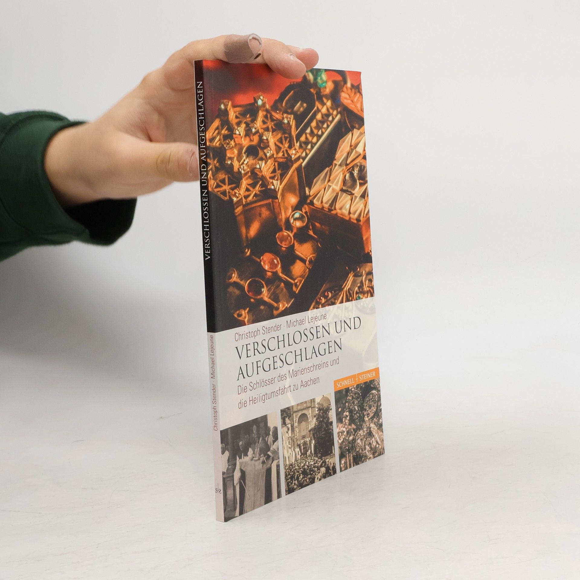 Verschlossen und aufgeschlagen