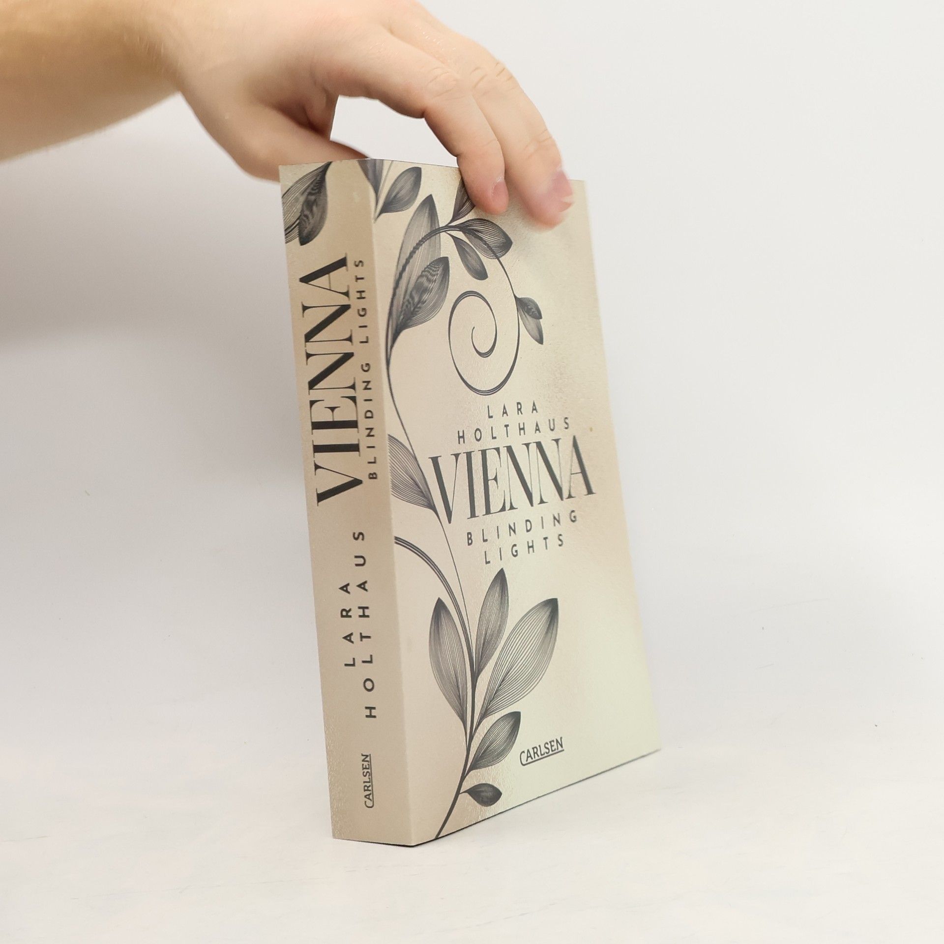 Lara Holthaus Vienna. Blinding Lights