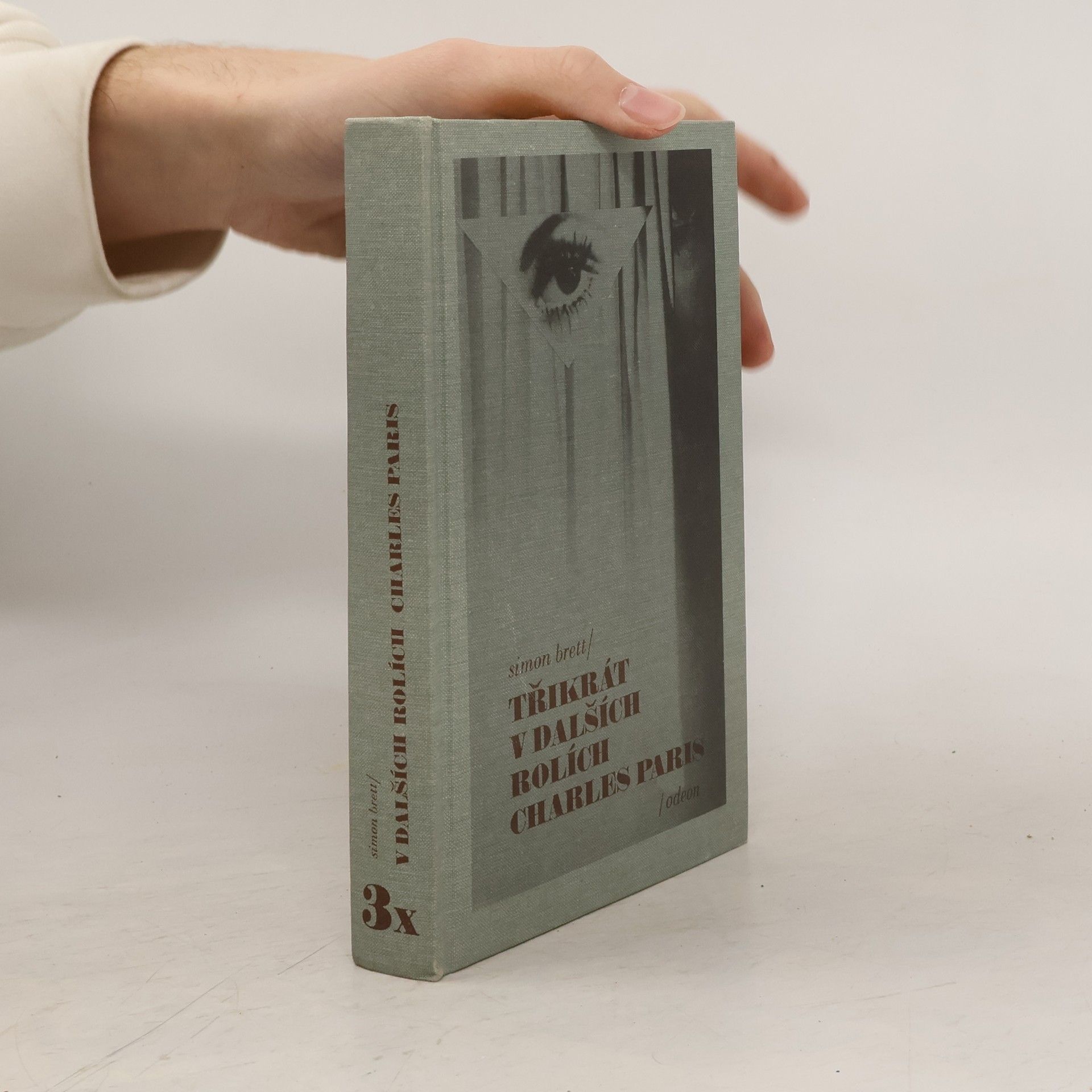 Simon Brett Třikrát v dalších rolích Charles Paris