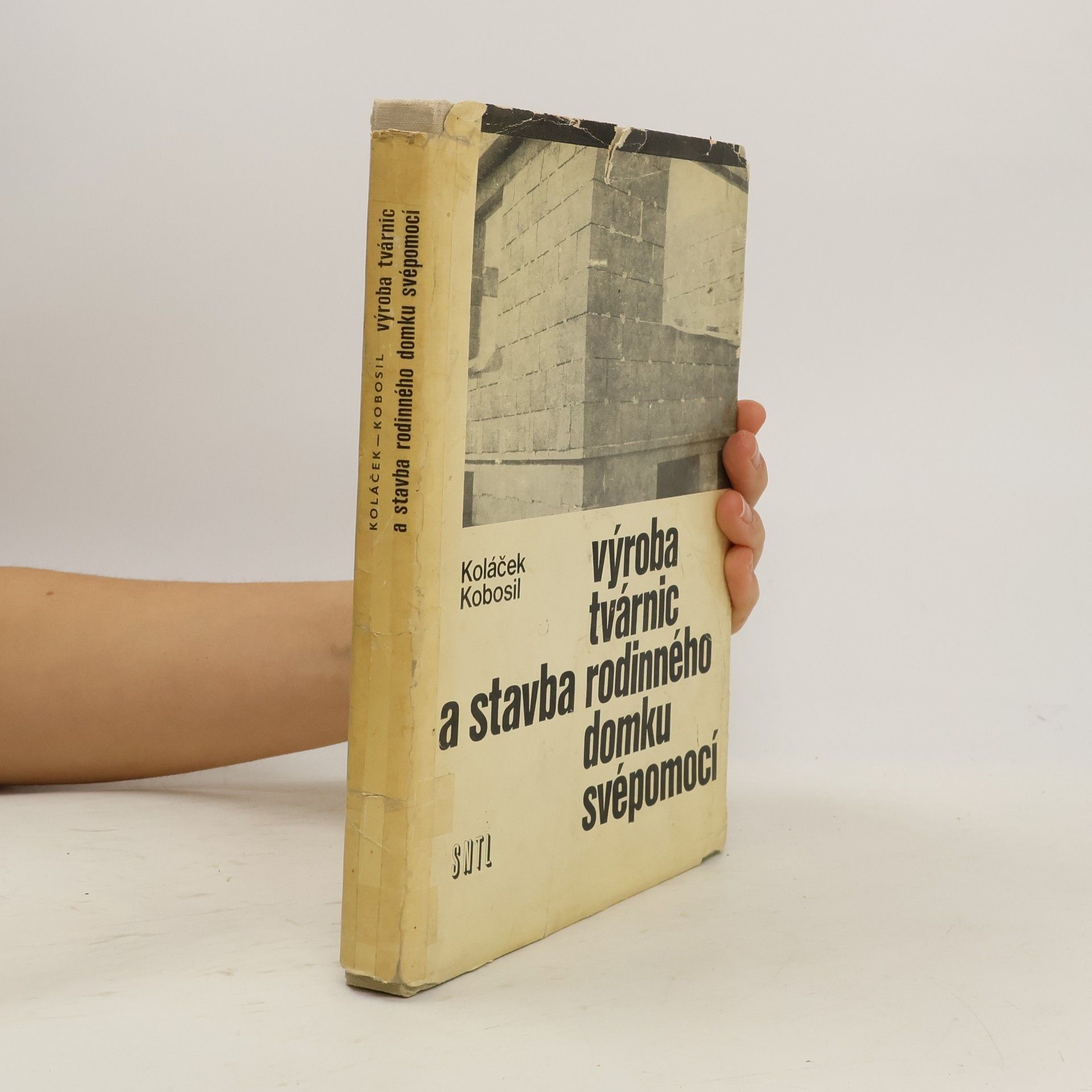 František Kobosil Výroba tvárnic a stavba rodinného domku svépomocí